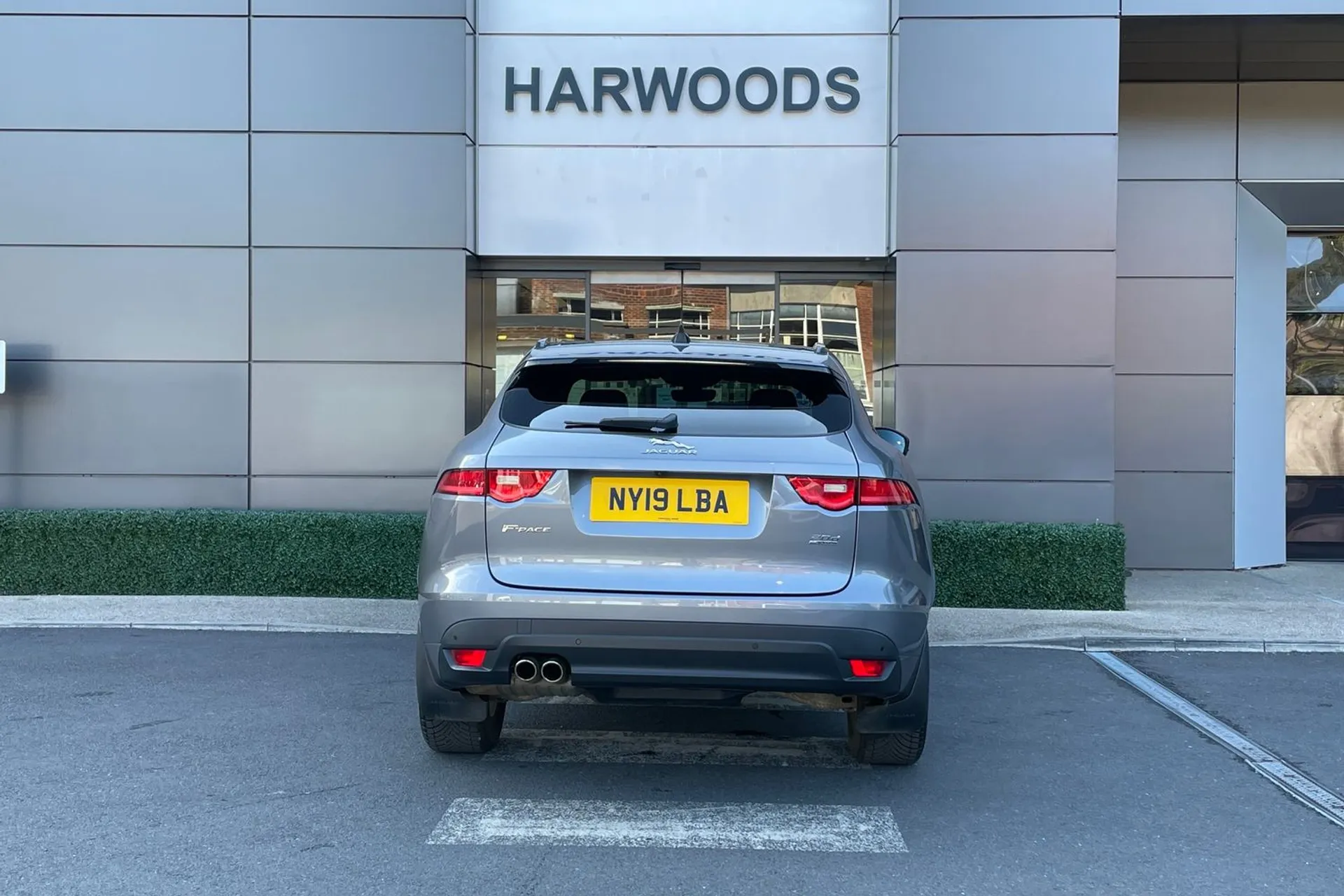 Jaguar F-PACE thumbnail image number 7