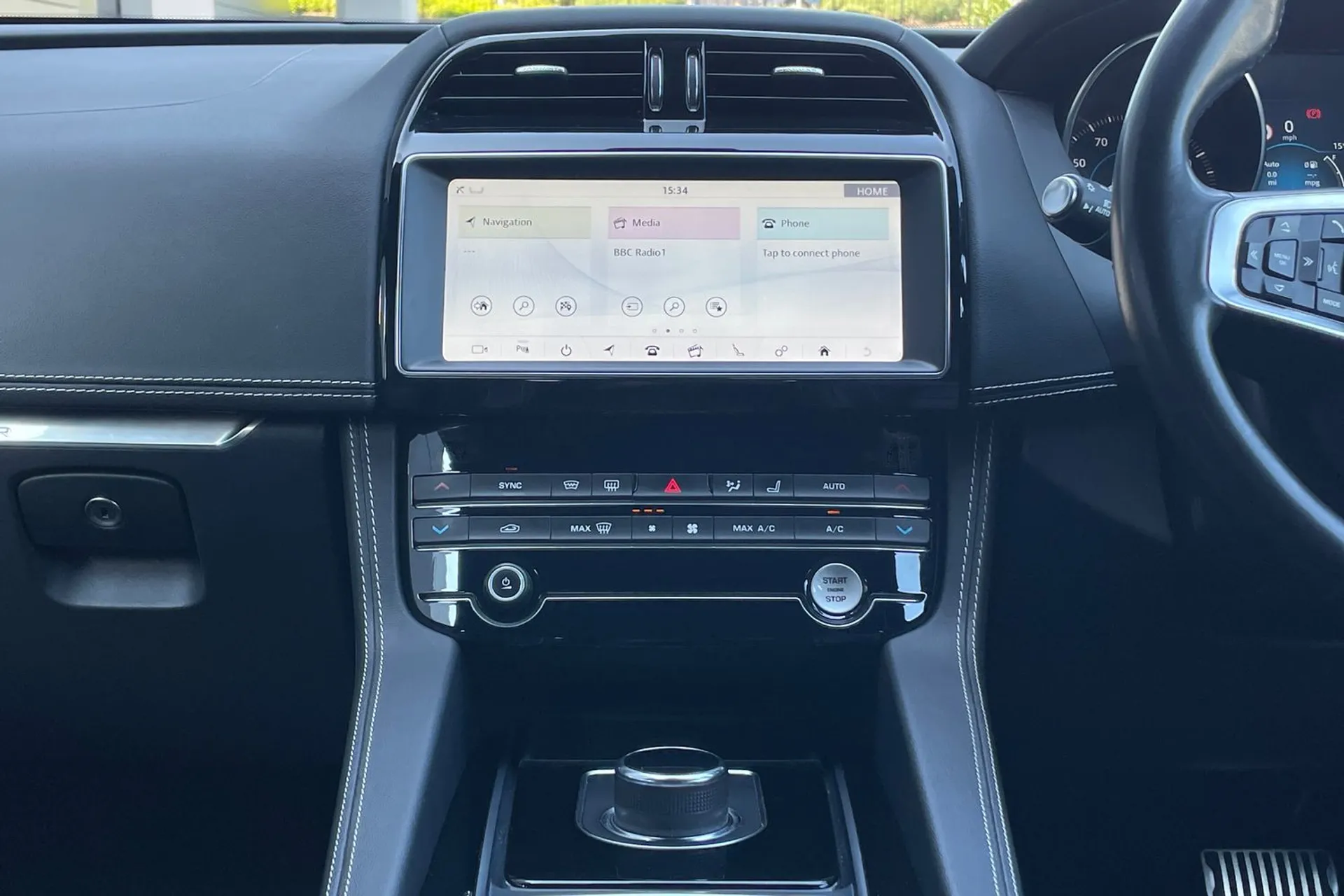 Jaguar F-PACE thumbnail image number 40