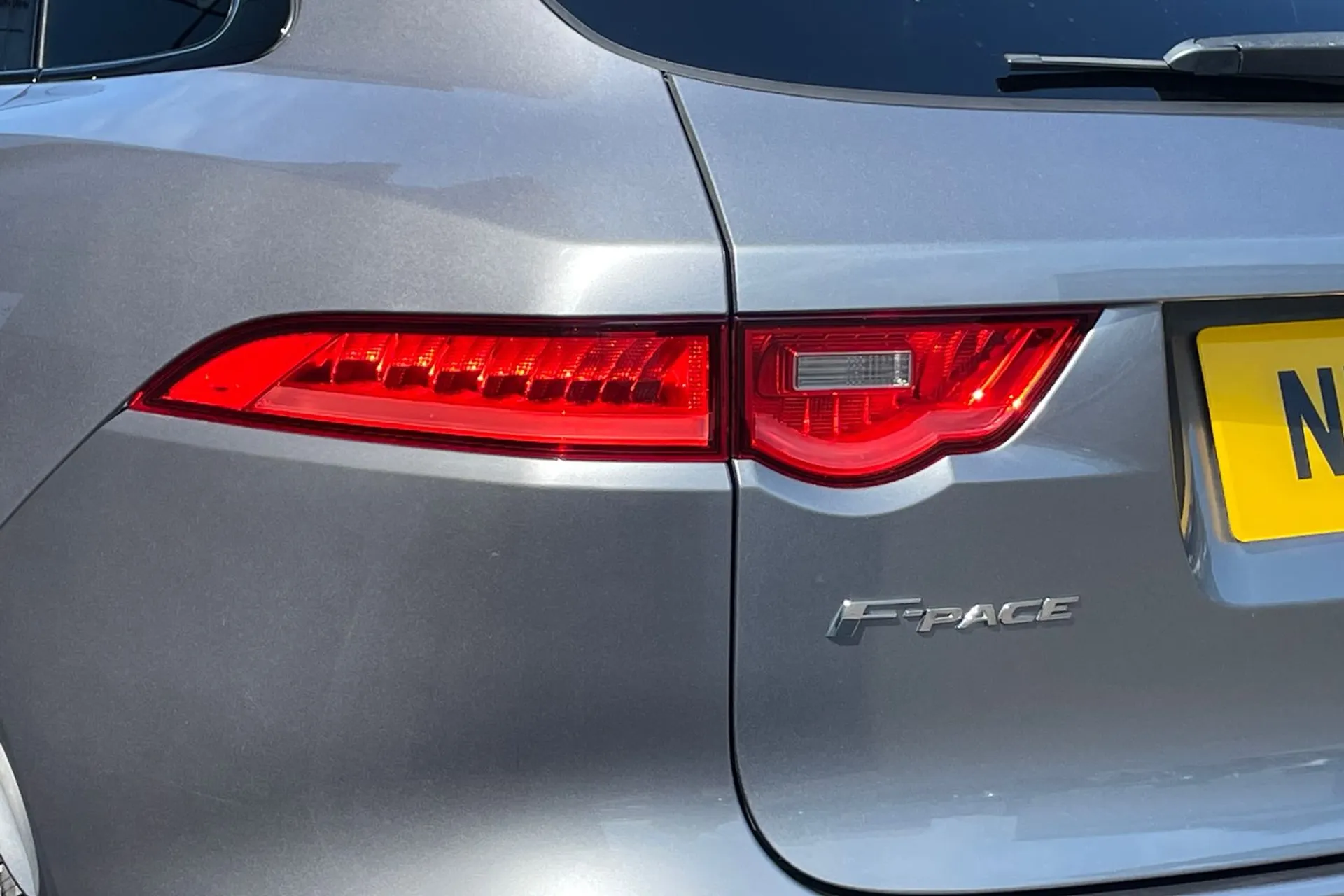 Jaguar F-PACE thumbnail image number 25
