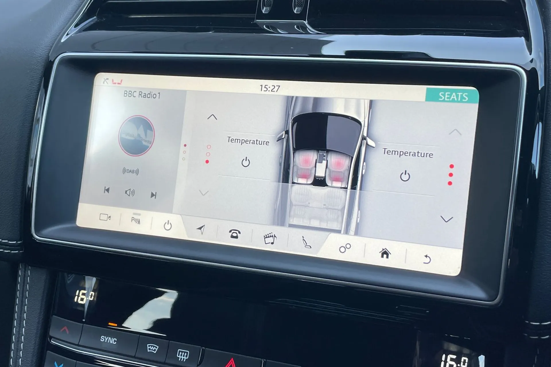 Jaguar F-PACE thumbnail image number 19