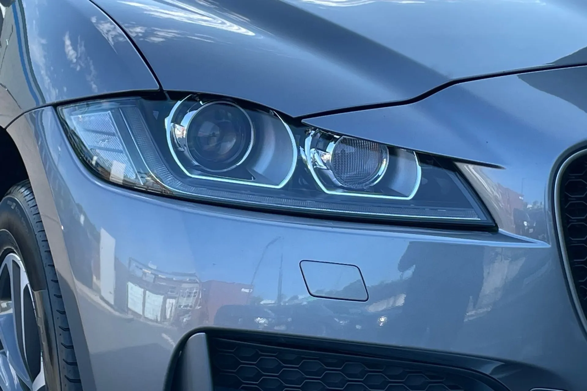 Jaguar F-PACE thumbnail image number 16