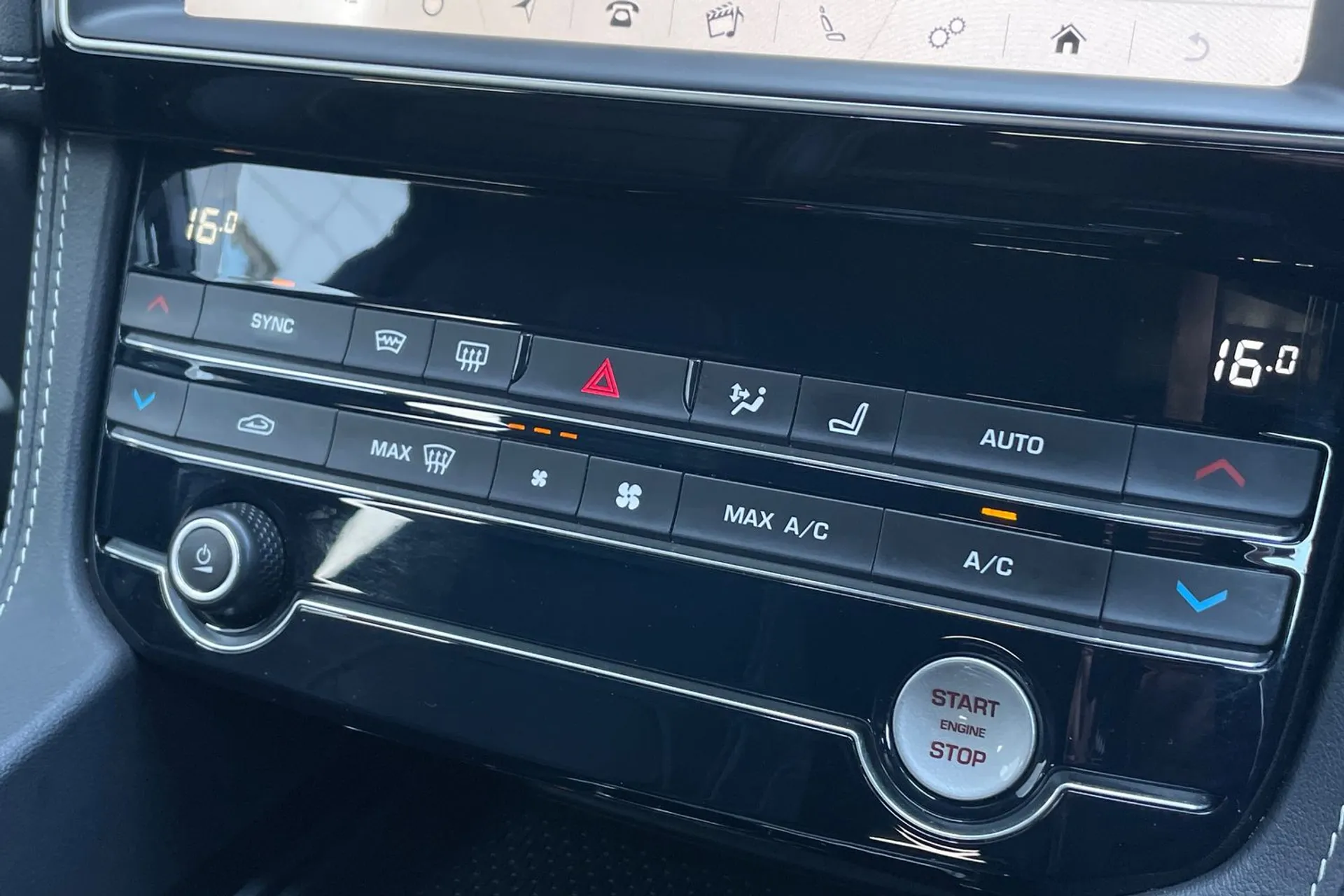 Jaguar F-PACE thumbnail image number 45