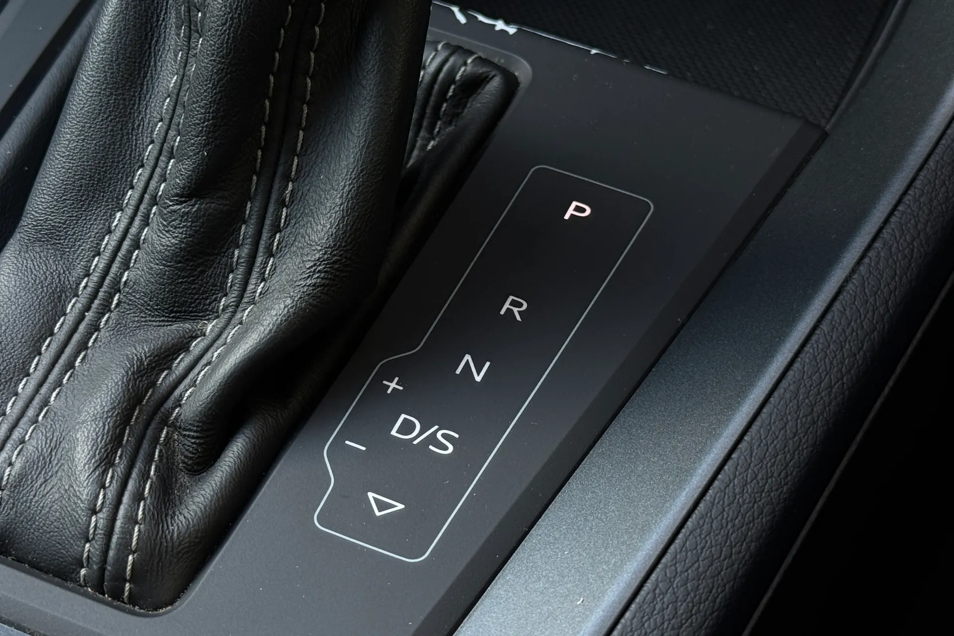 Audi Q3 thumbnail image number 22