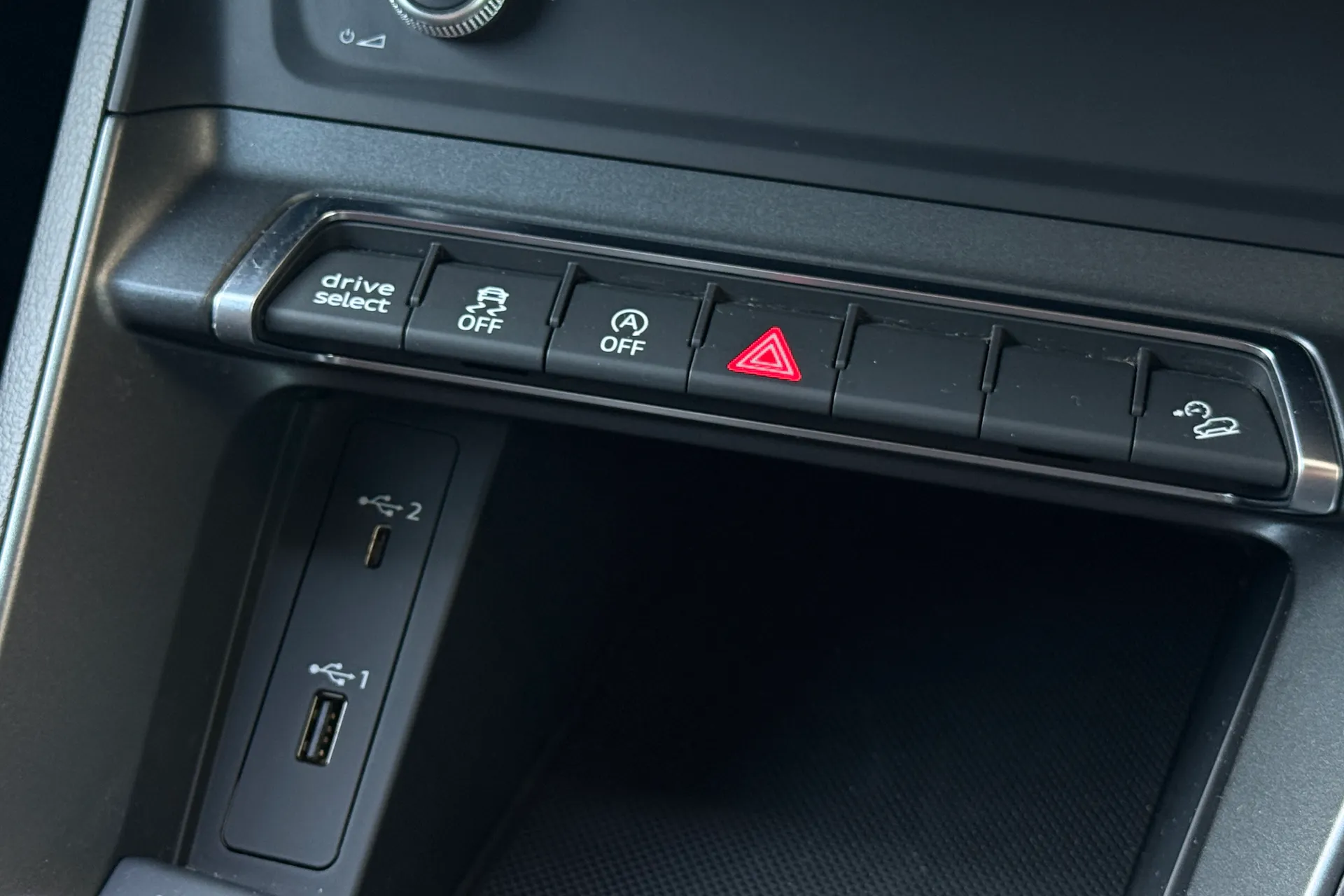 Audi Q3 thumbnail image number 20