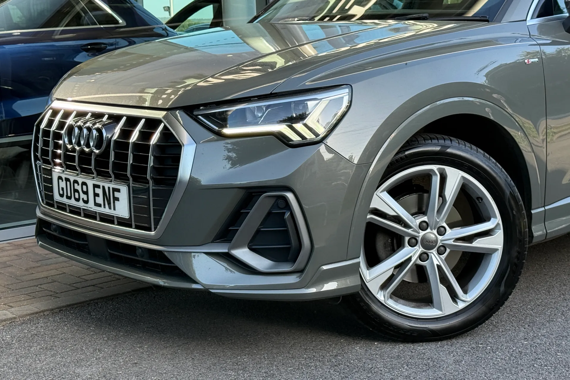 Audi Q3 thumbnail image number 56
