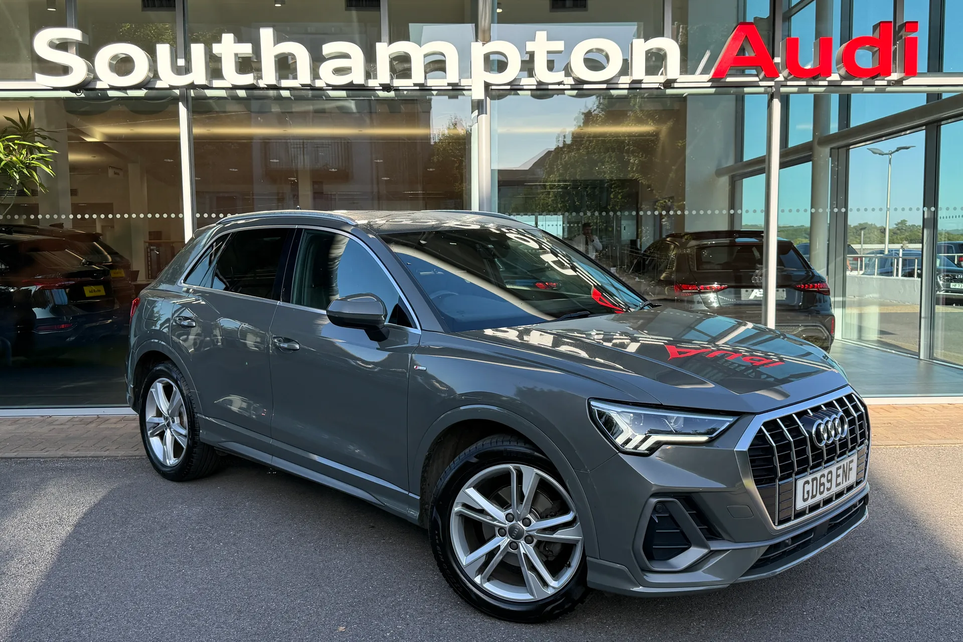 Audi Q3 thumbnail image number 59