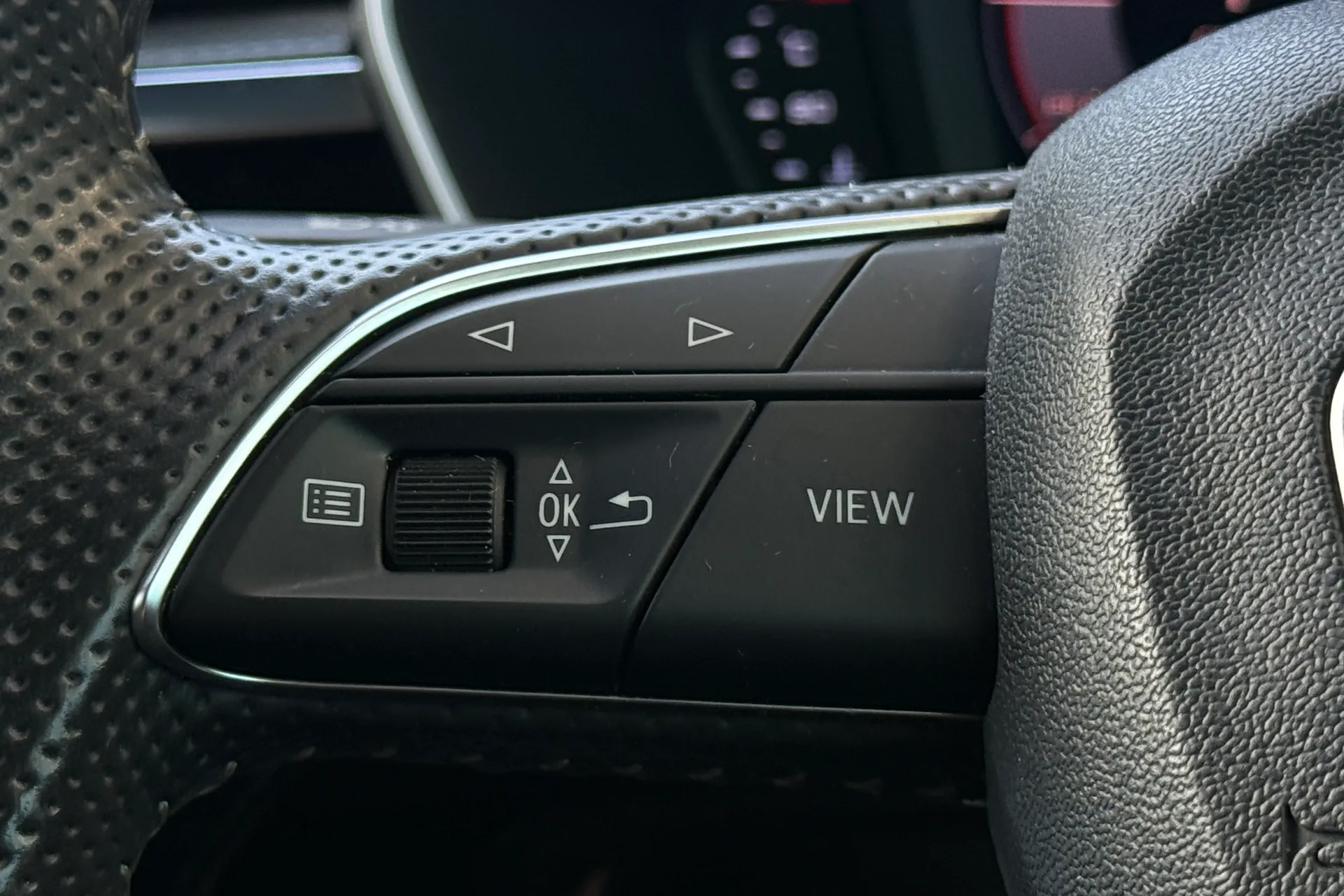Audi Q3 thumbnail image number 12