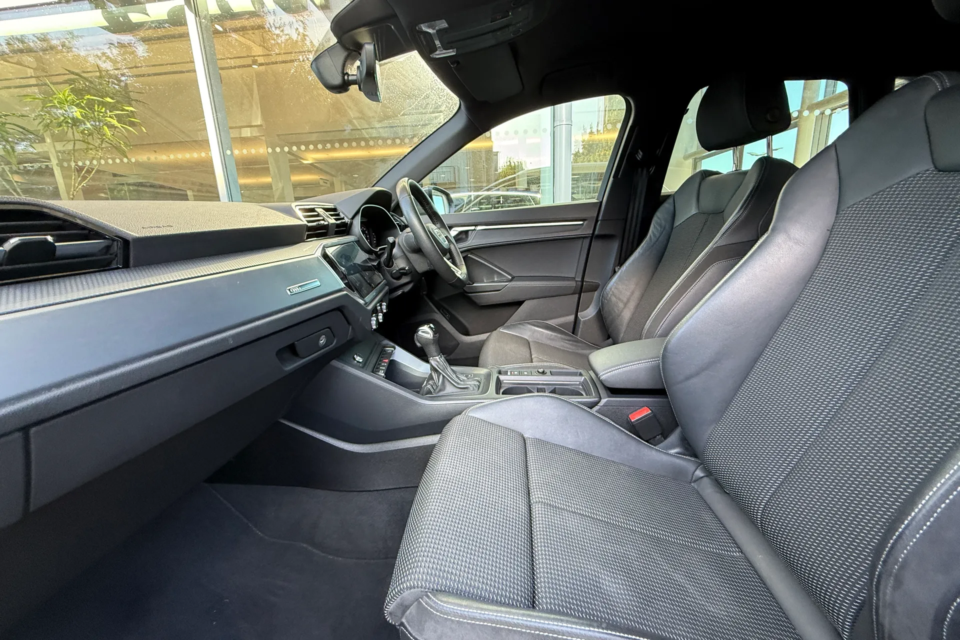 Audi Q3 thumbnail image number 50