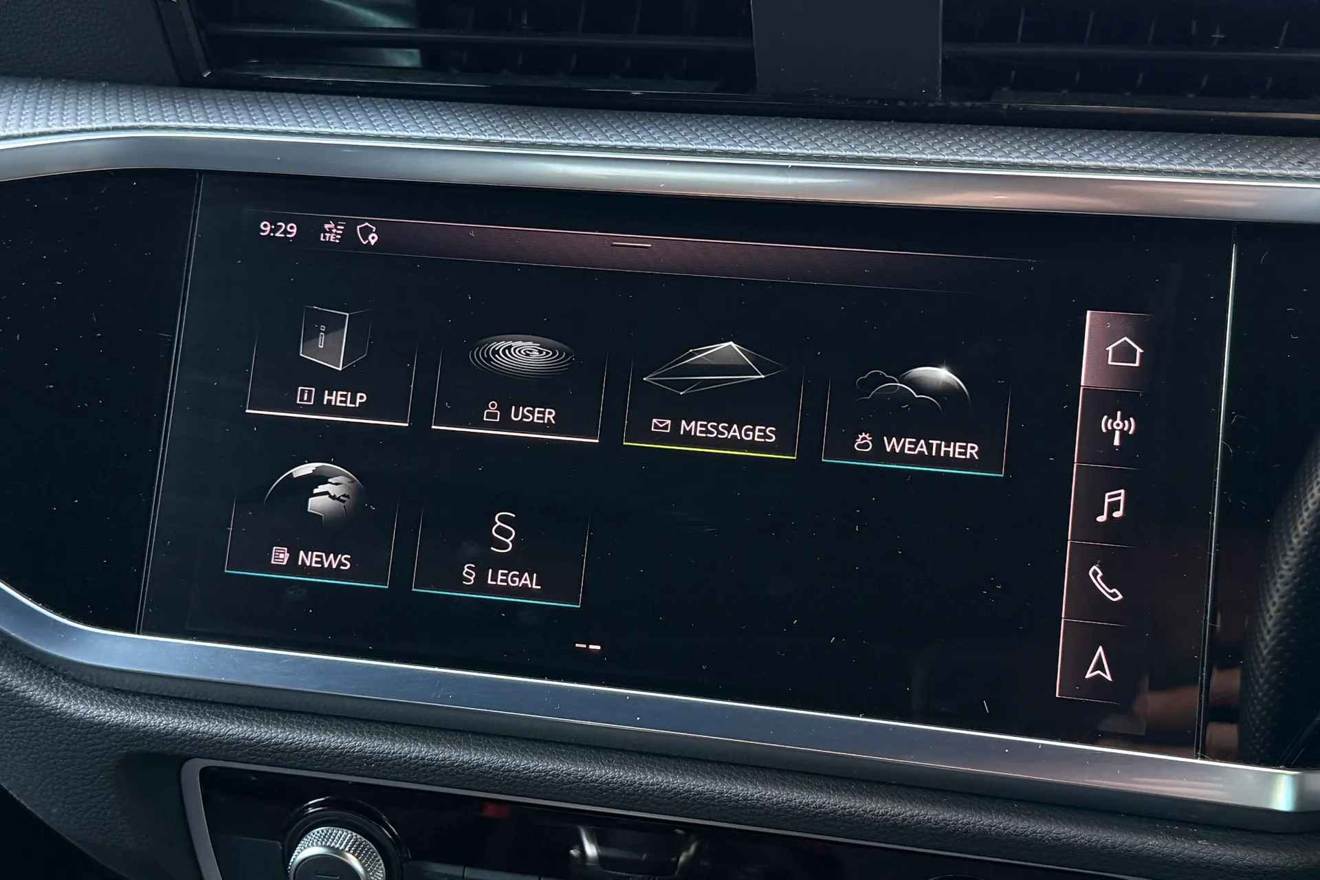 Audi Q3 thumbnail image number 18