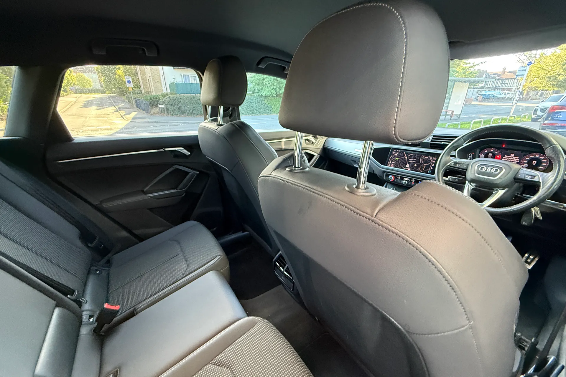 Audi Q3 thumbnail image number 36