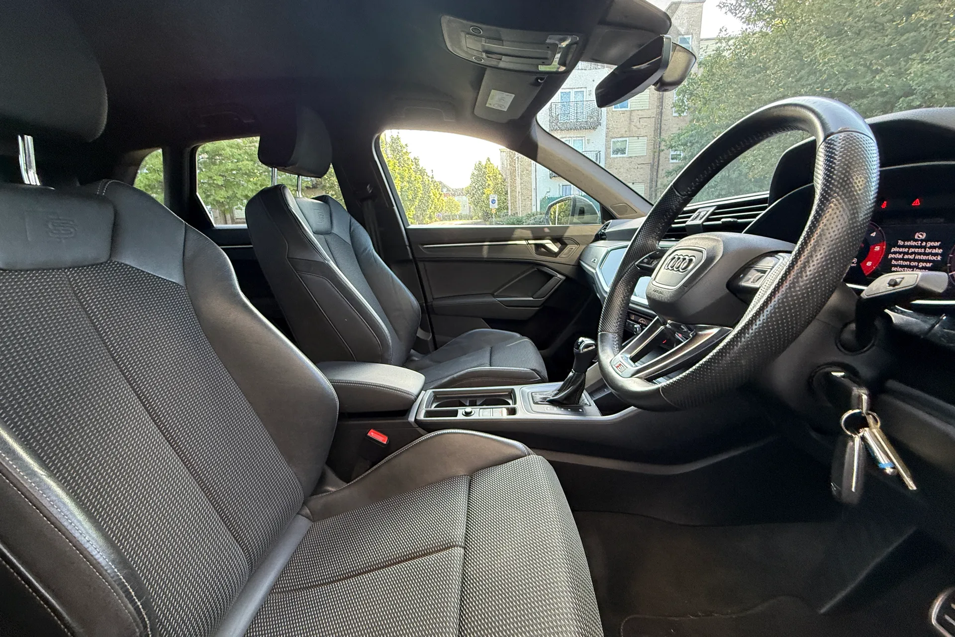 Audi Q3 thumbnail image number 29