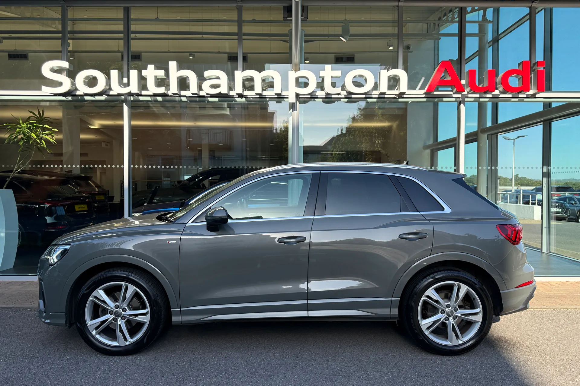 Audi Q3 thumbnail image number 52