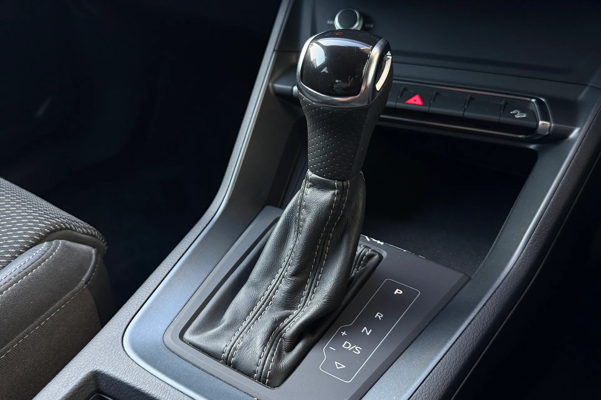 Audi Q3 thumbnail image number 23