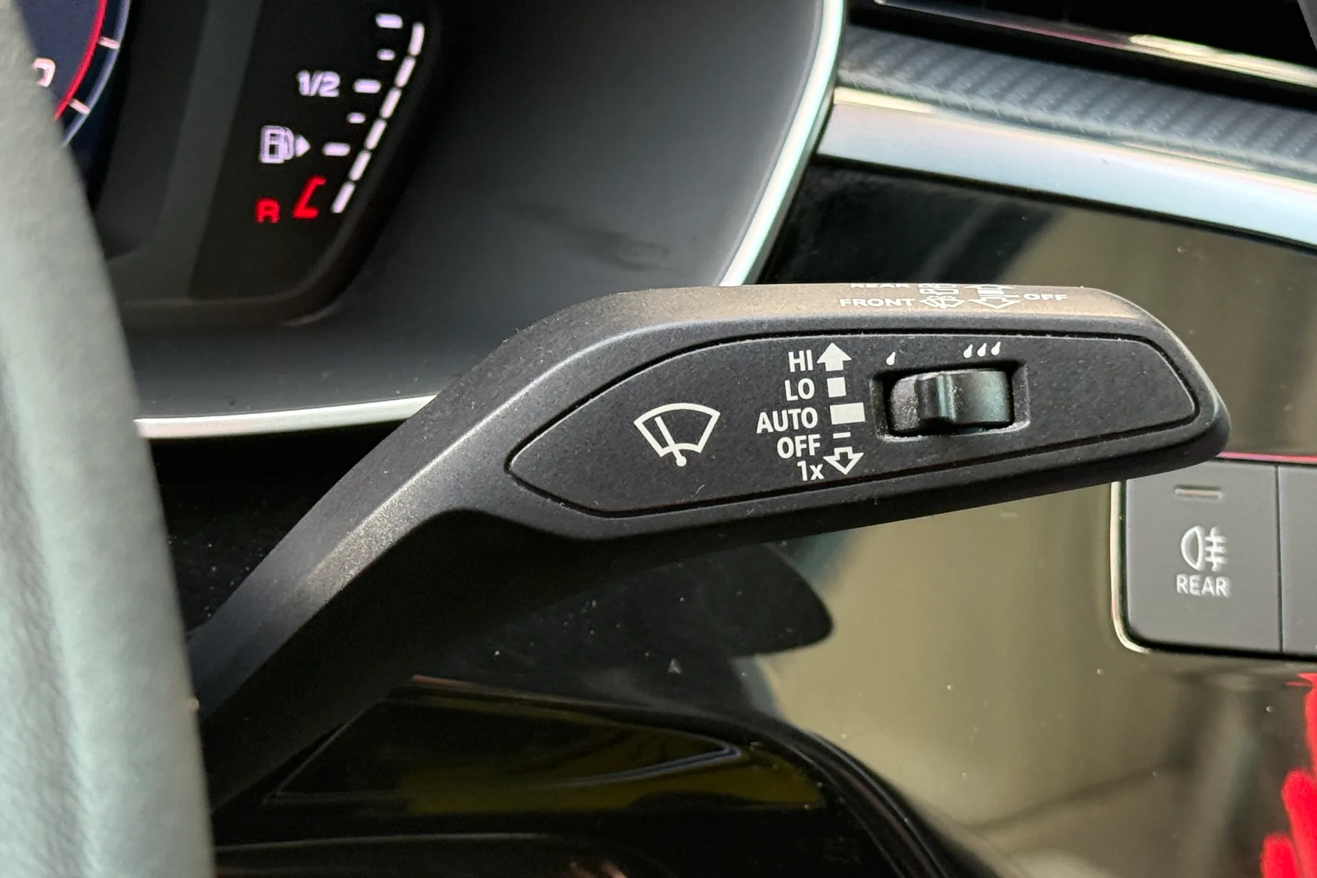 Audi Q3 thumbnail image number 14