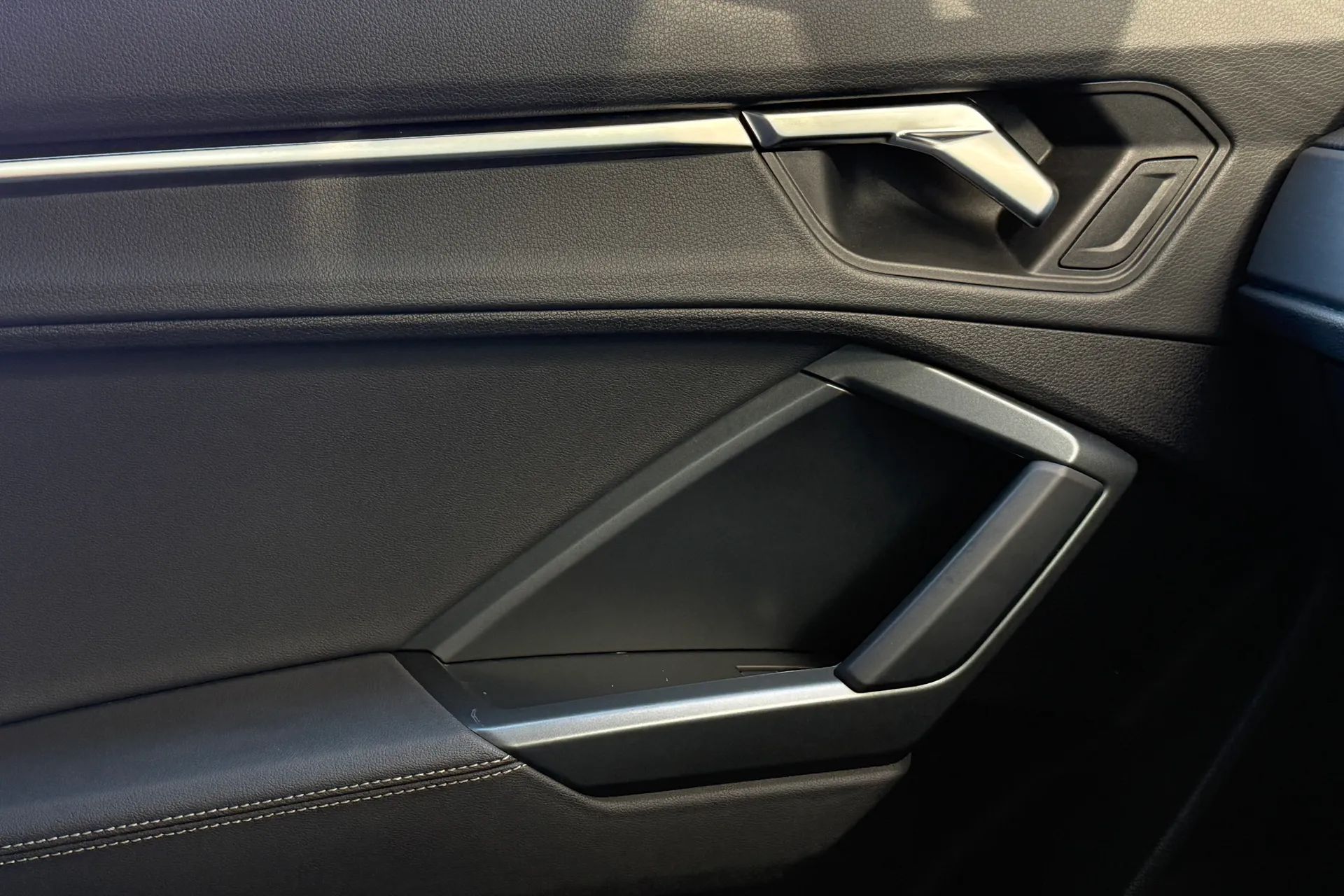 Audi Q3 thumbnail image number 26