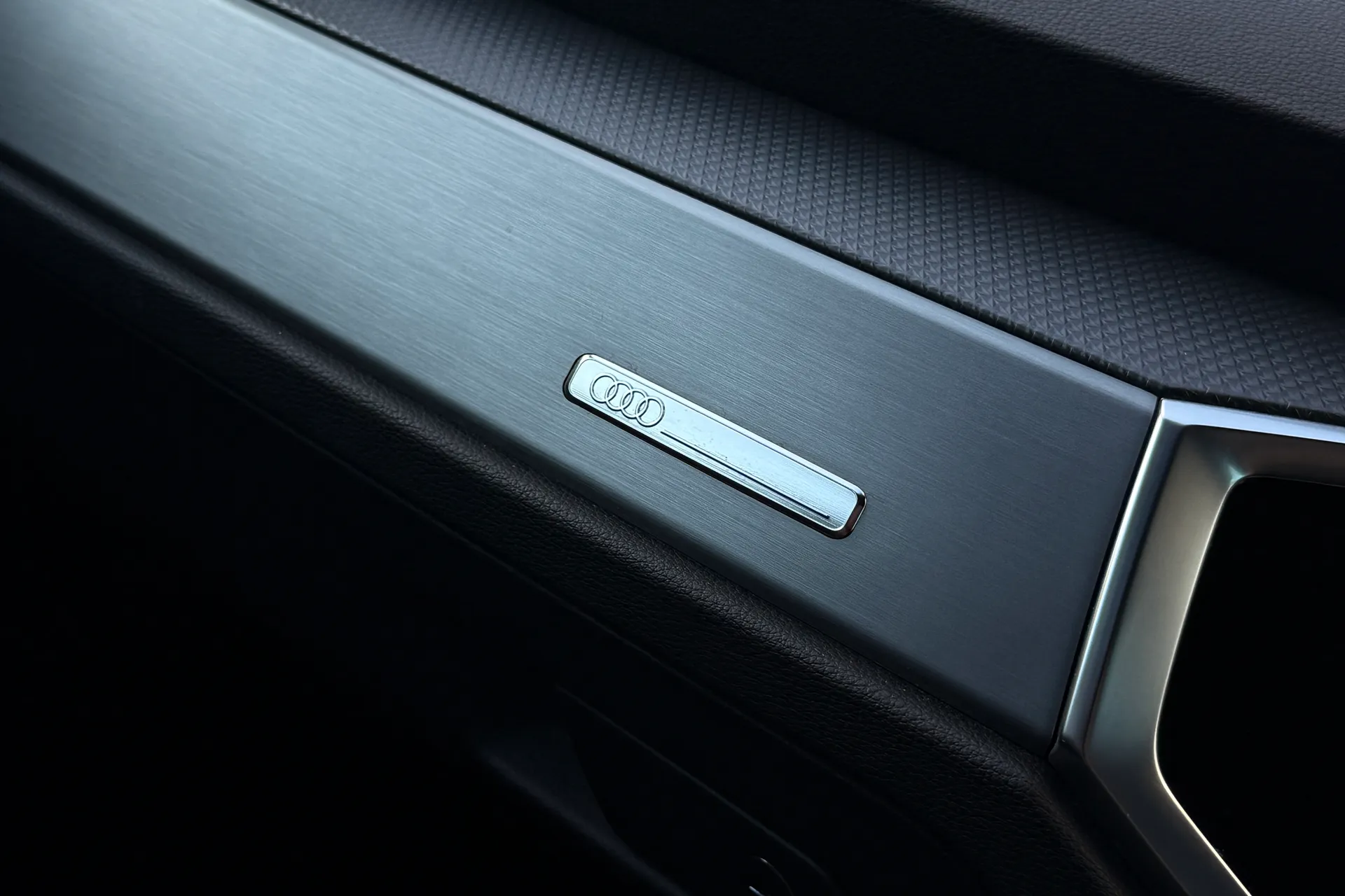 Audi Q3 thumbnail image number 25