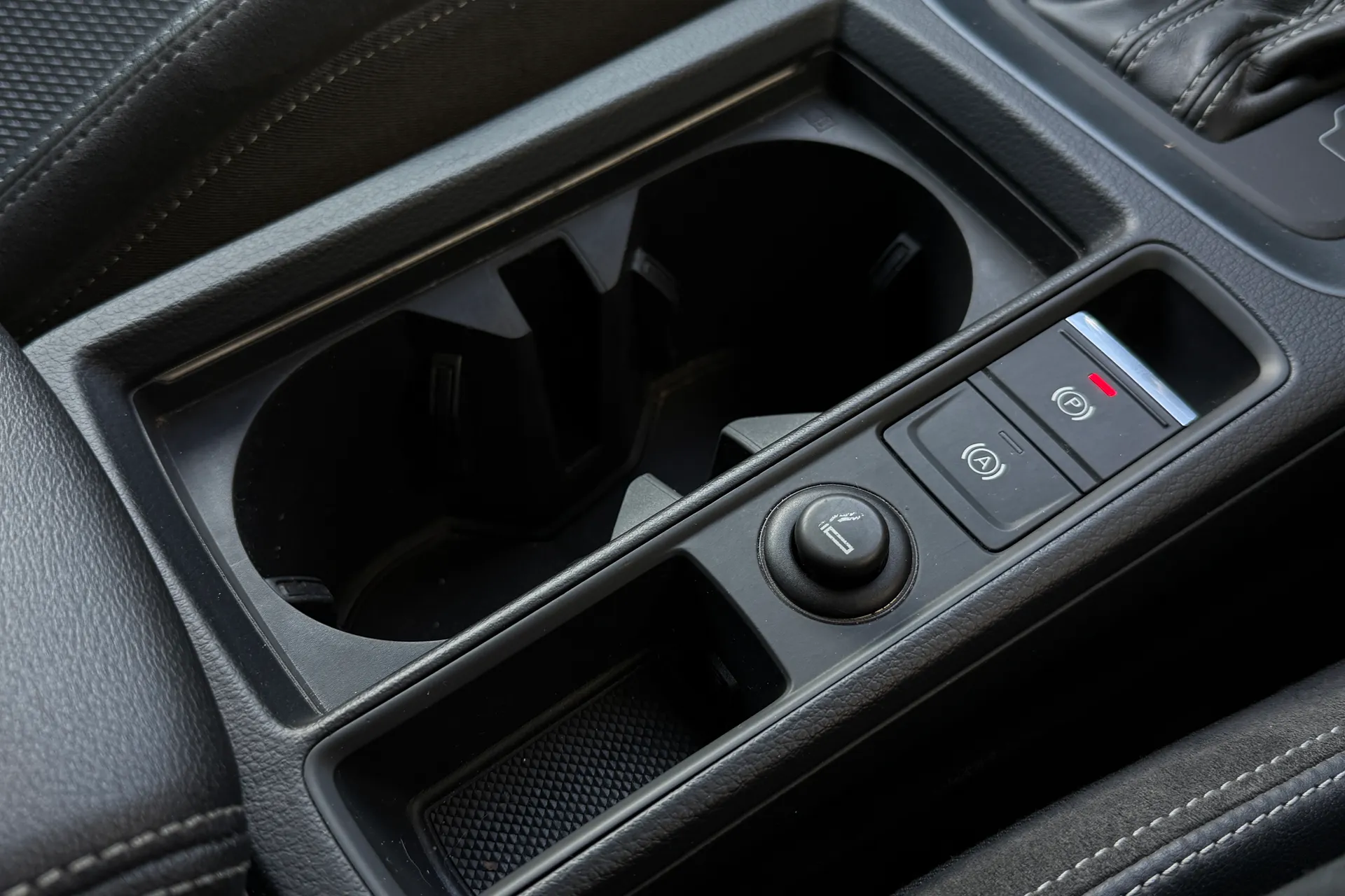 Audi Q3 thumbnail image number 24