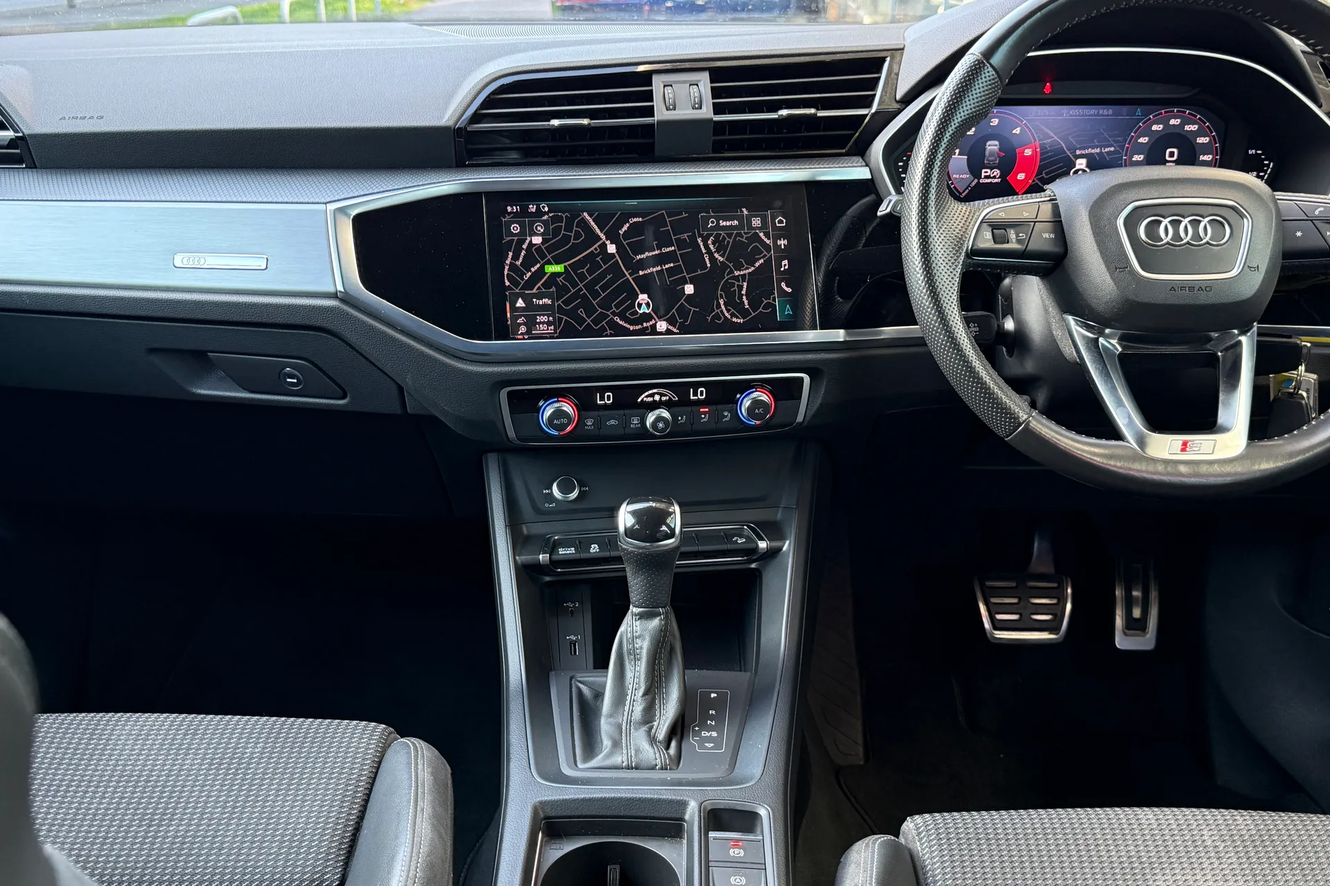 Audi Q3 thumbnail image number 38