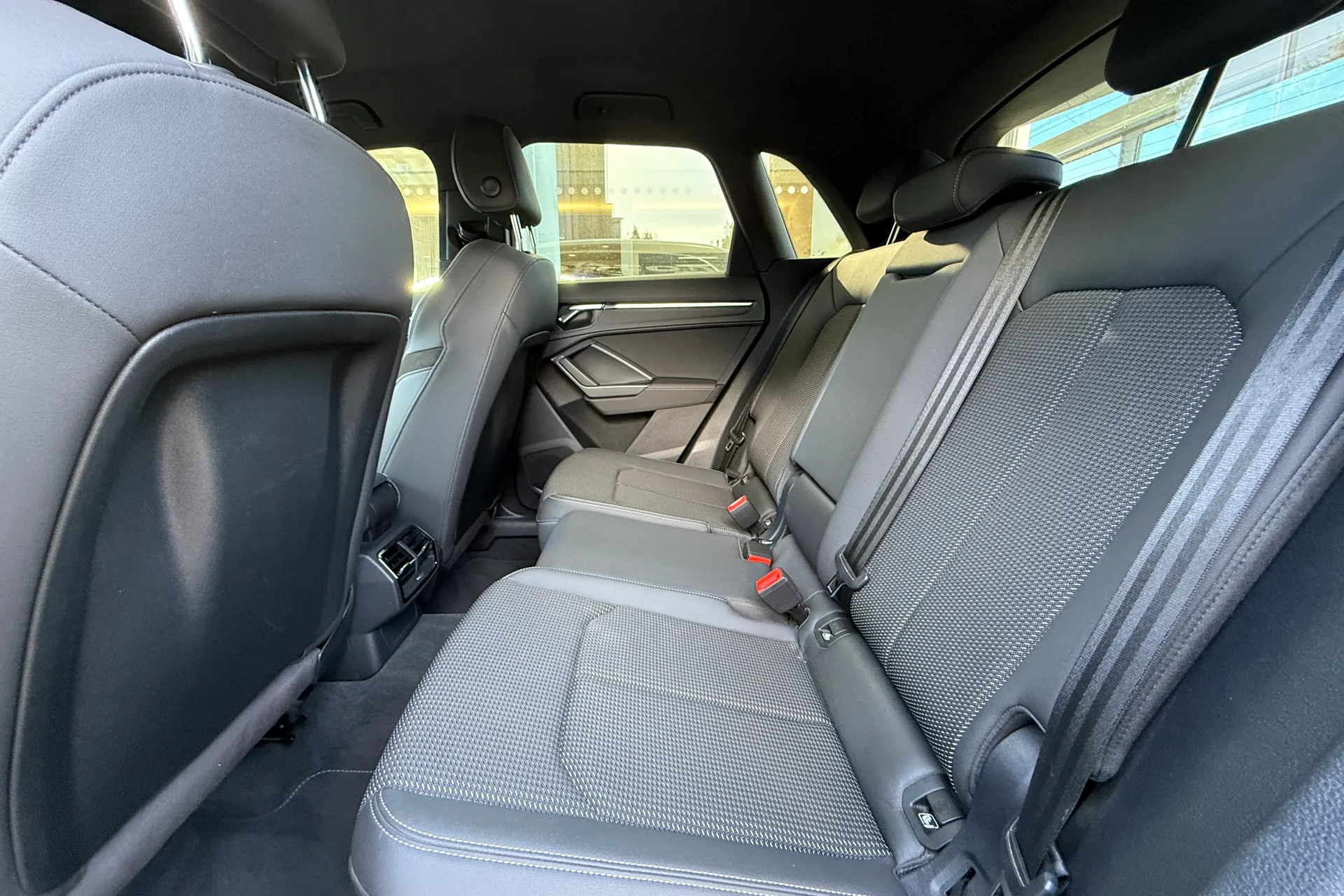 Audi Q3 thumbnail image number 48