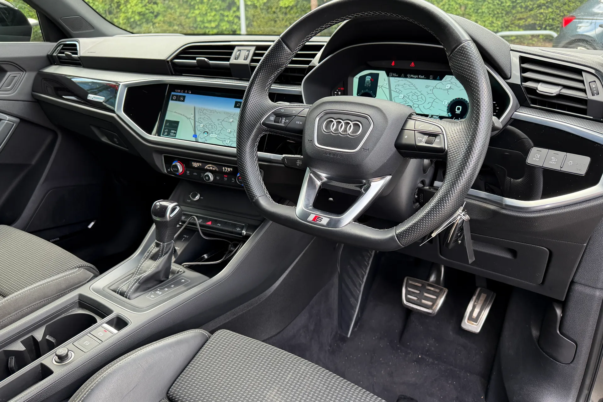 Audi Q3 thumbnail image number 30