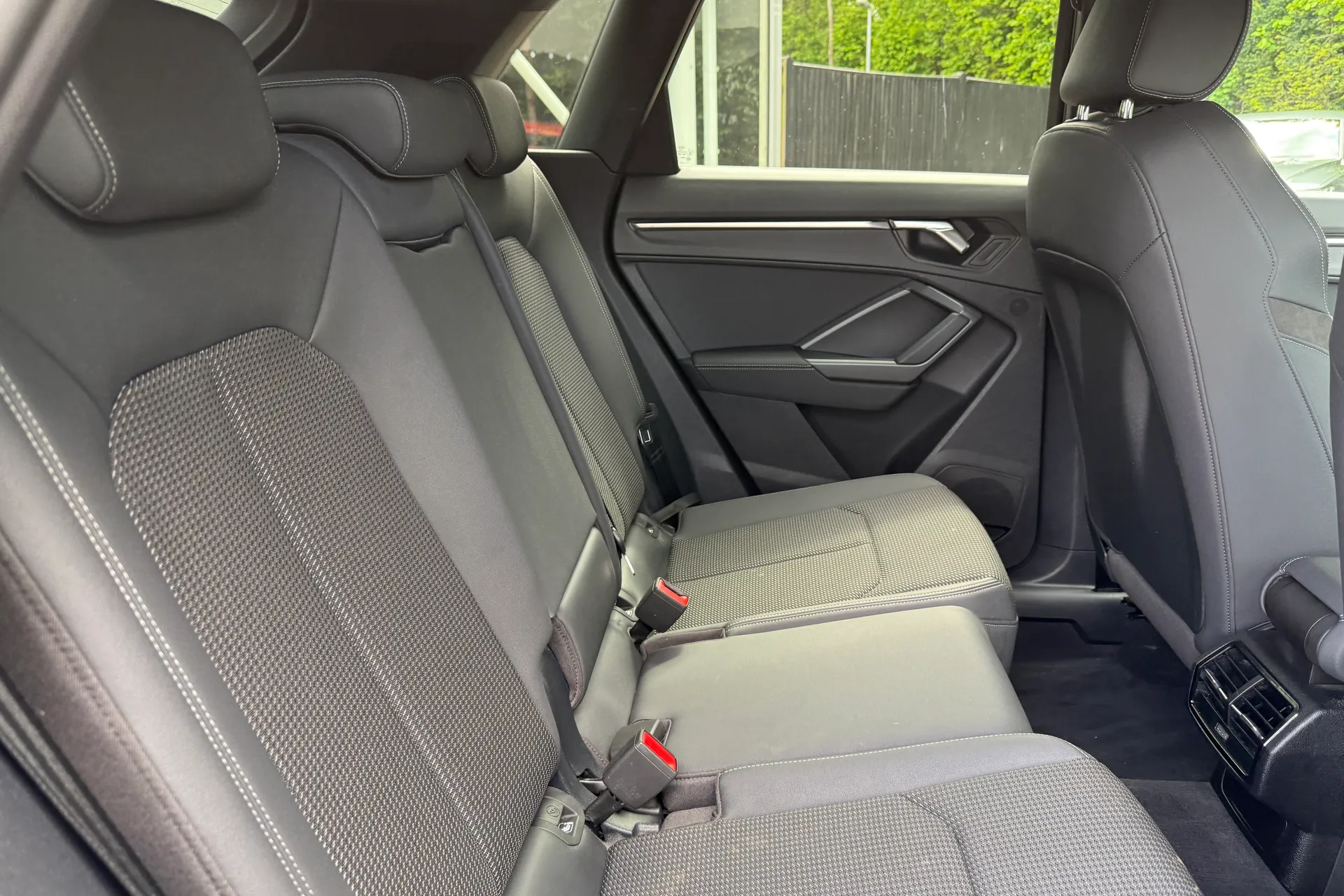 Audi Q3 thumbnail image number 36