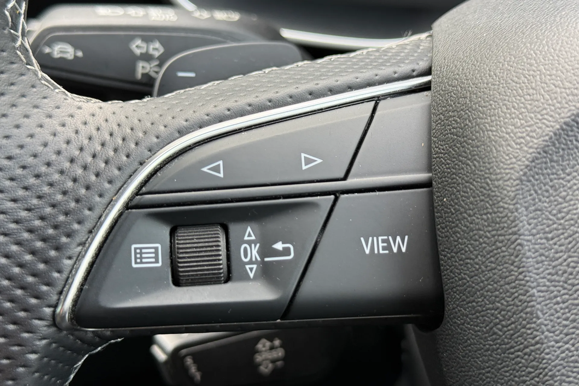 Audi Q3 thumbnail image number 22