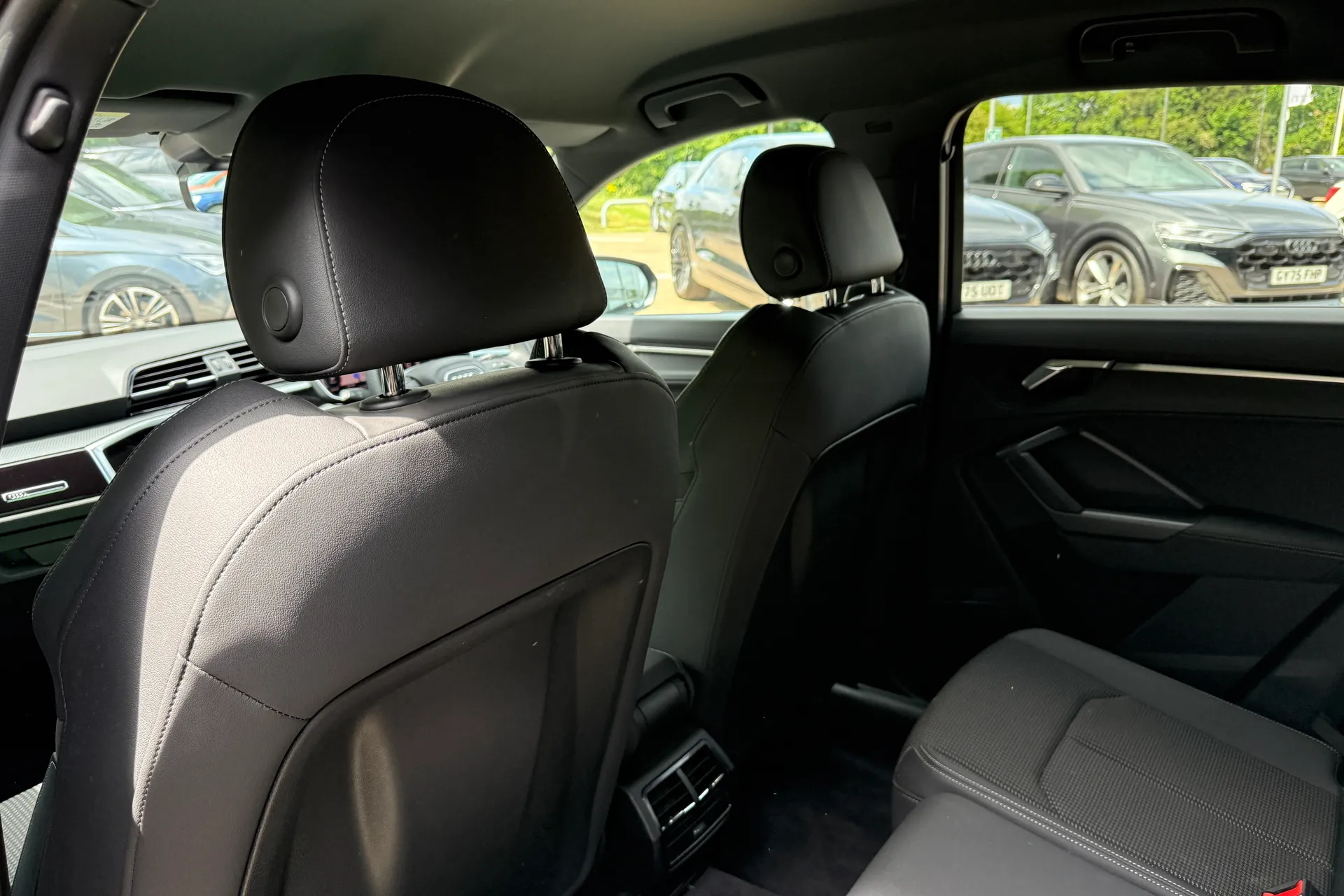 Audi Q3 thumbnail image number 50