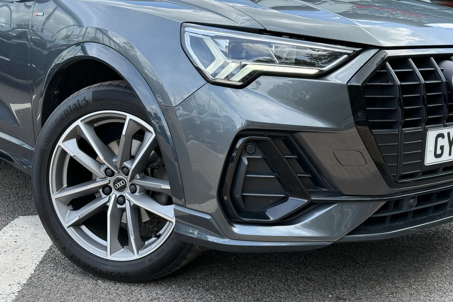 Audi Q3 thumbnail image number 12