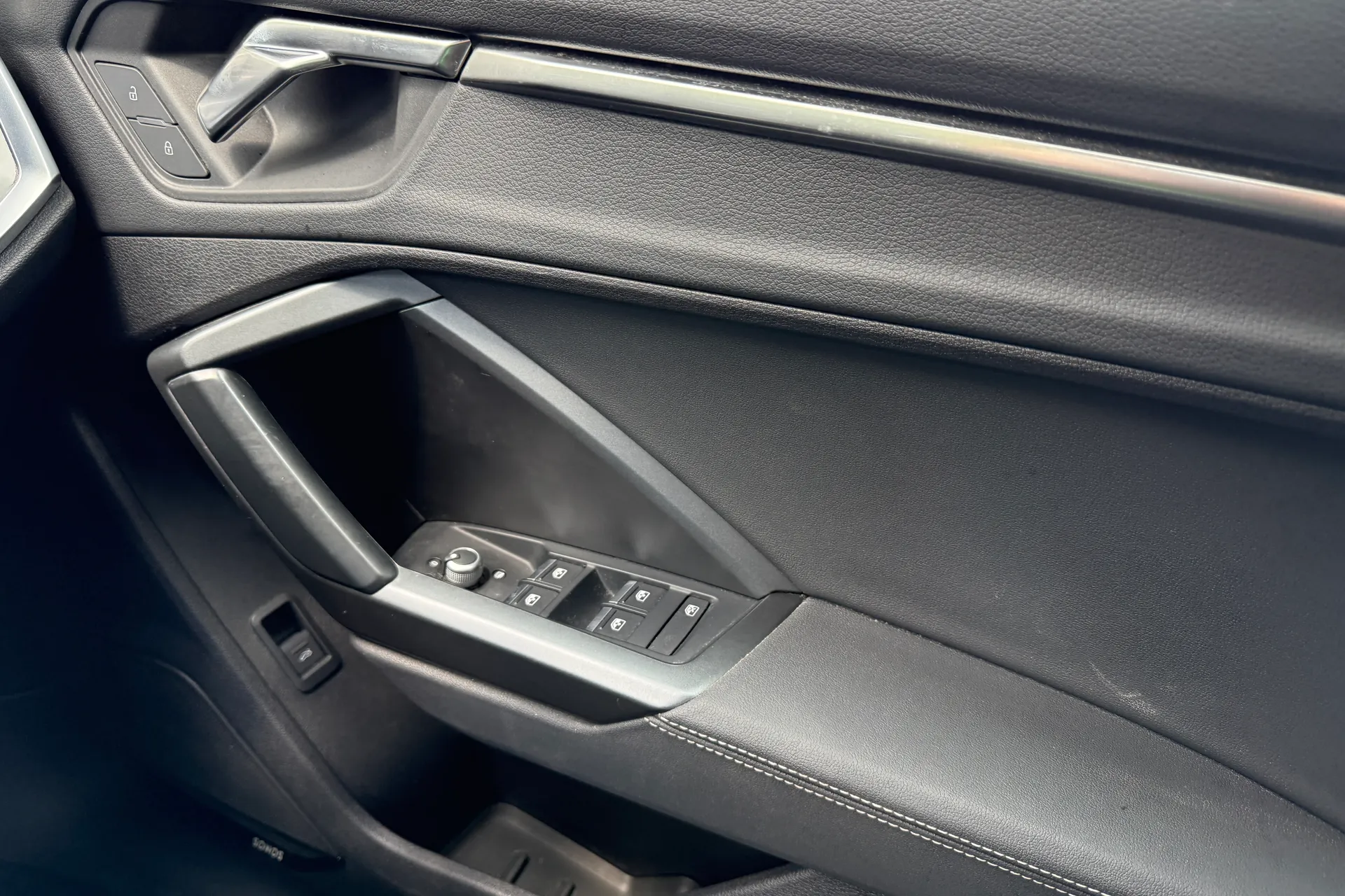 Audi Q3 thumbnail image number 28