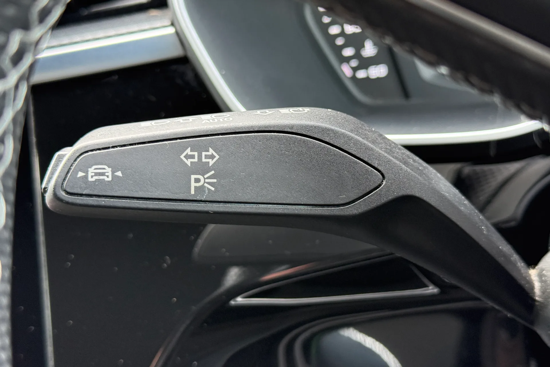 Audi Q3 thumbnail image number 19