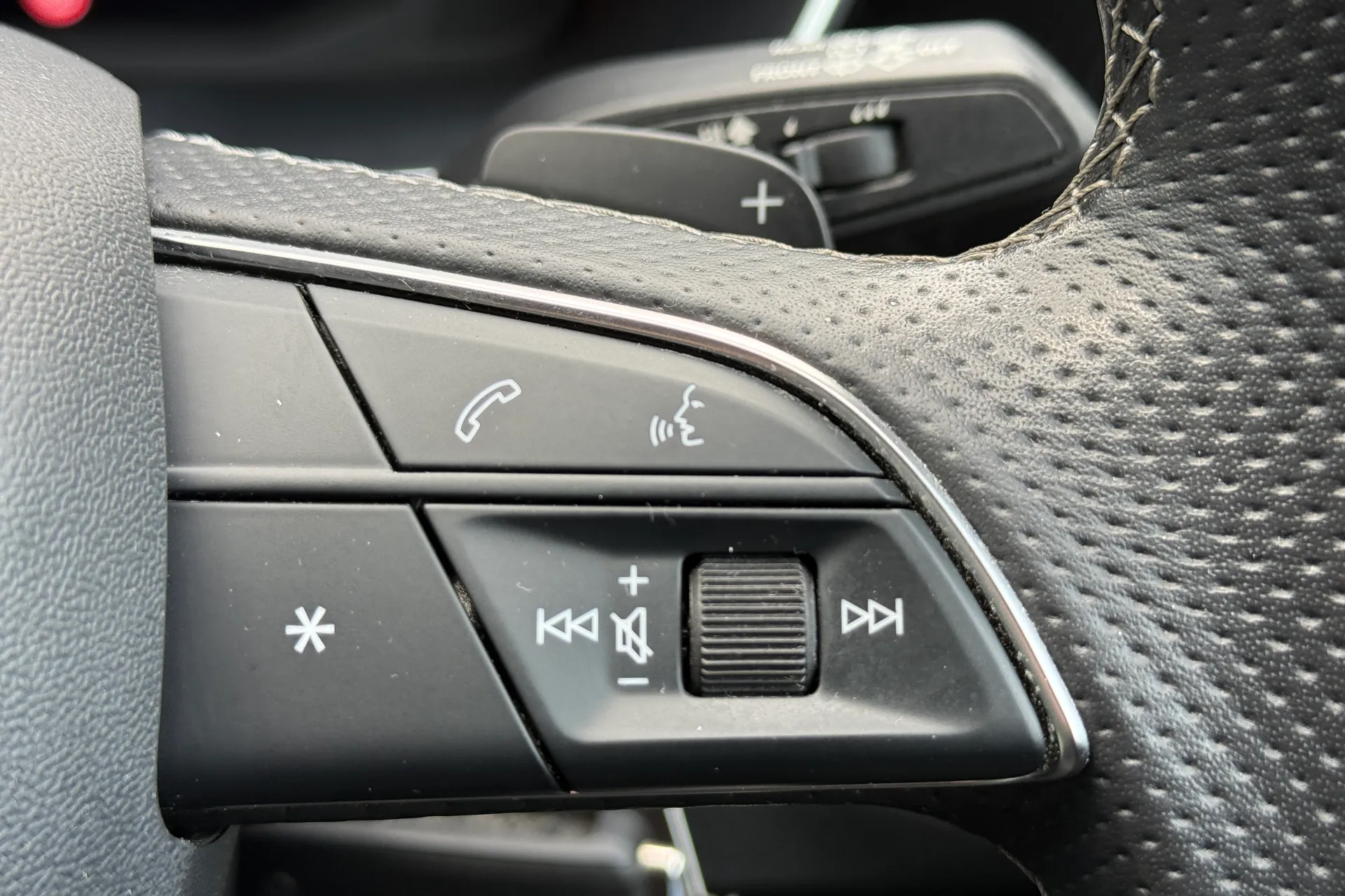 Audi Q3 thumbnail image number 23