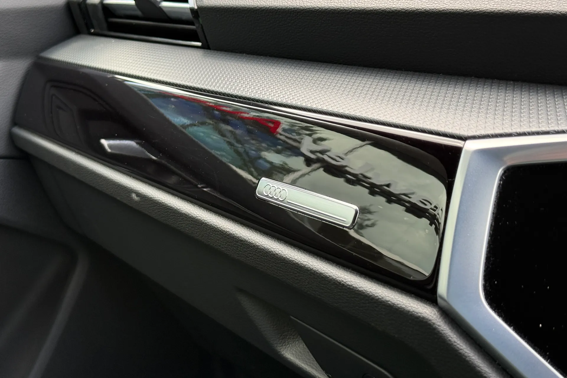 Audi Q3 thumbnail image number 26