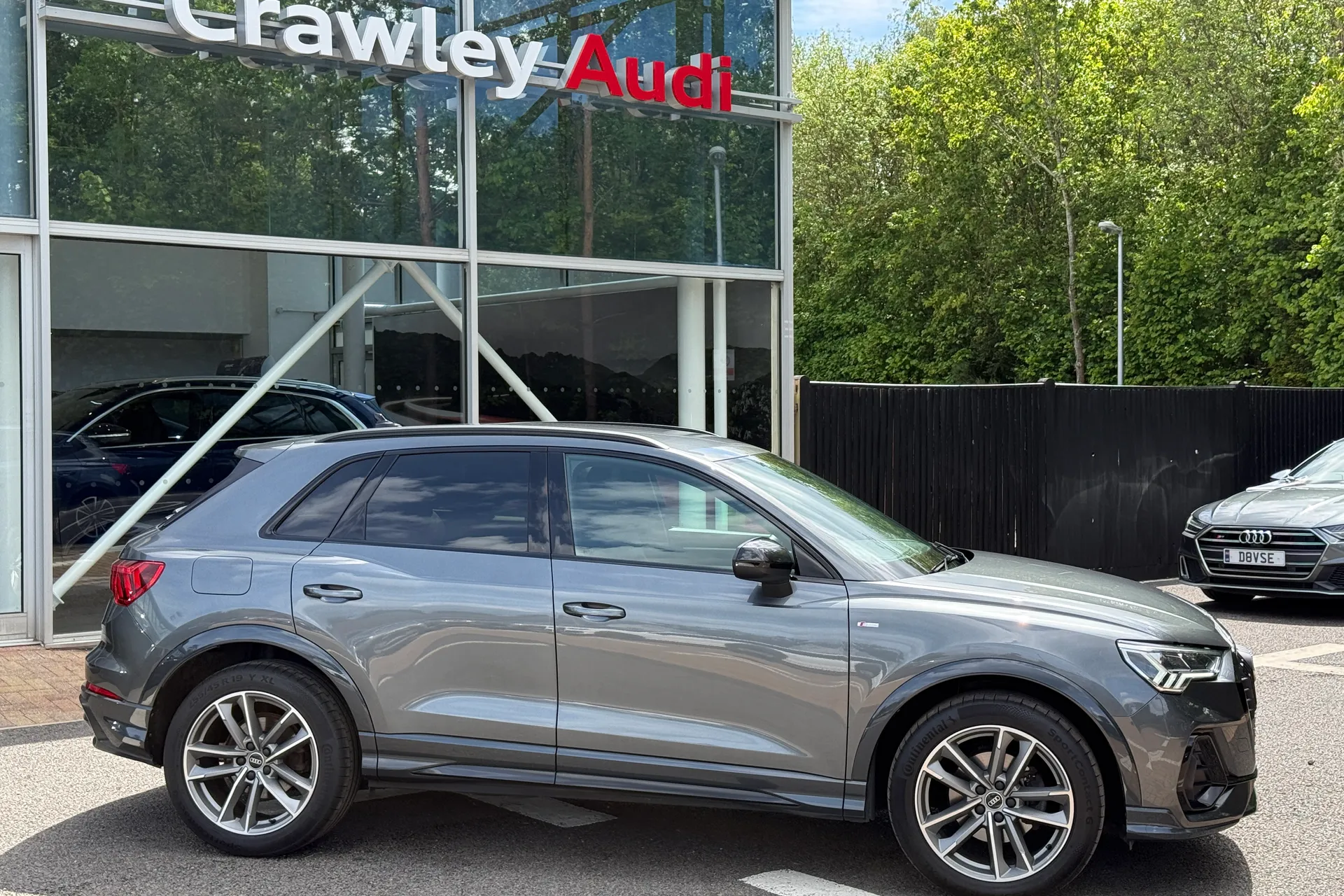 Audi Q3 thumbnail image number 2