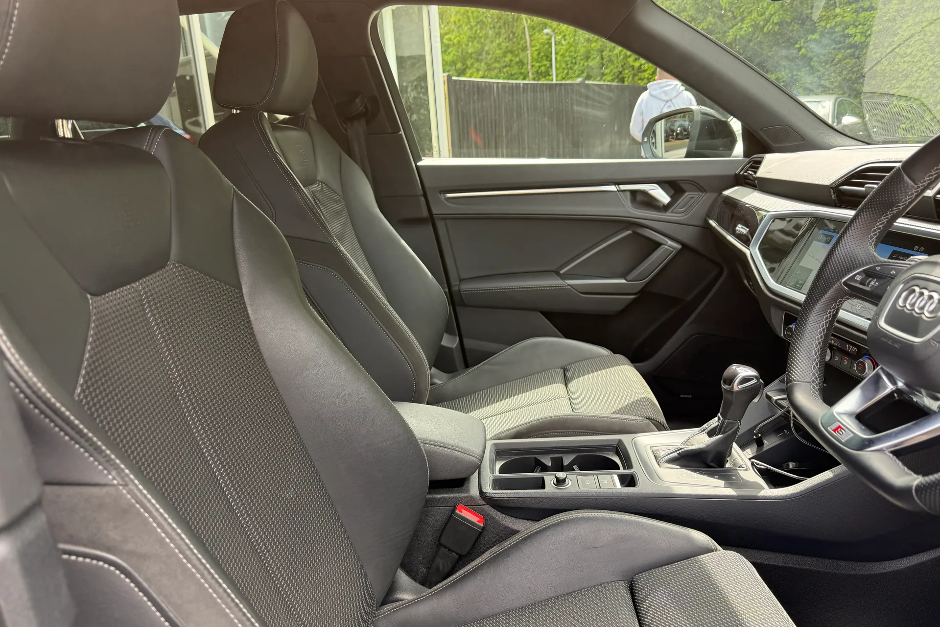 Audi Q3 thumbnail image number 32
