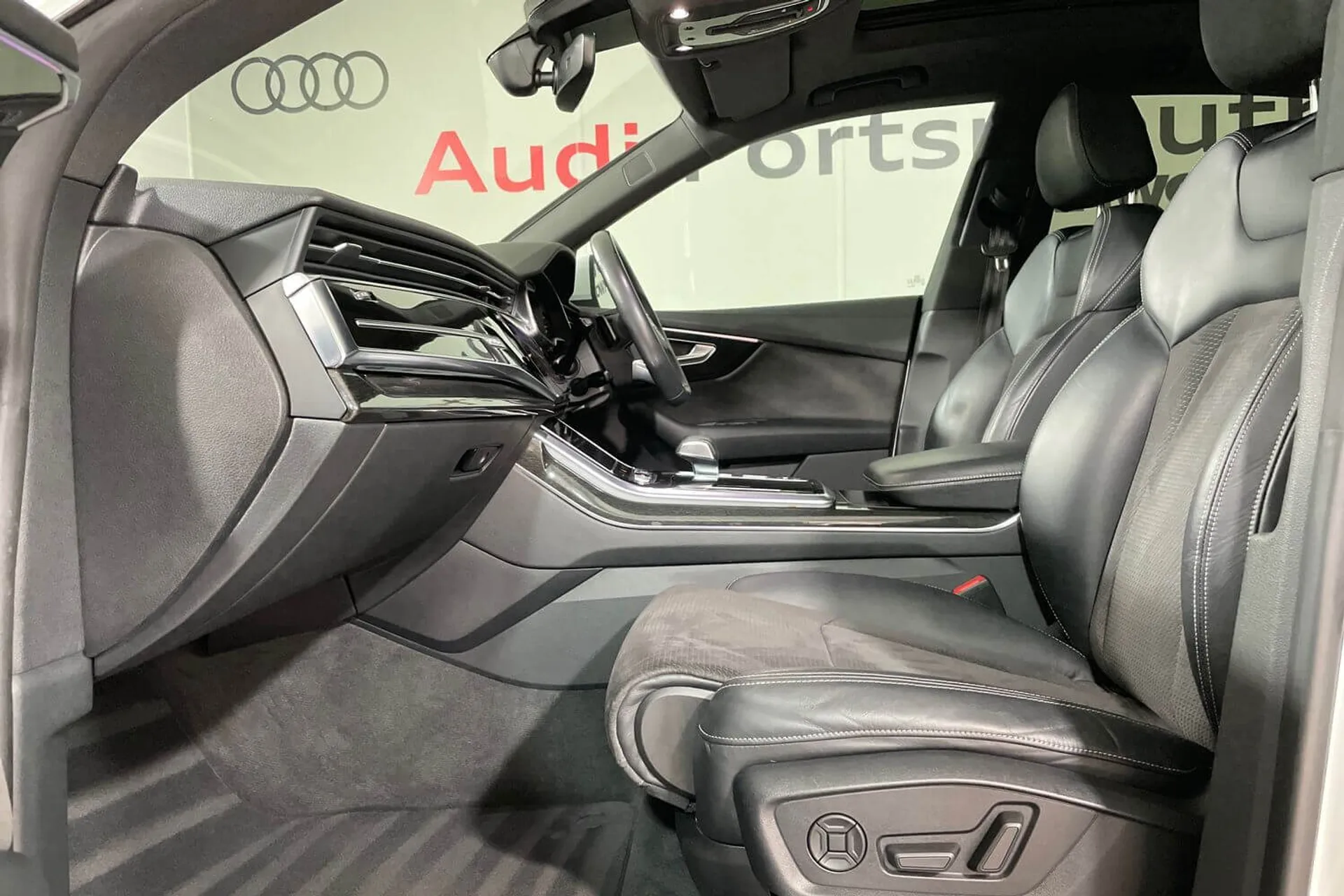 Audi Q8 thumbnail image number 33
