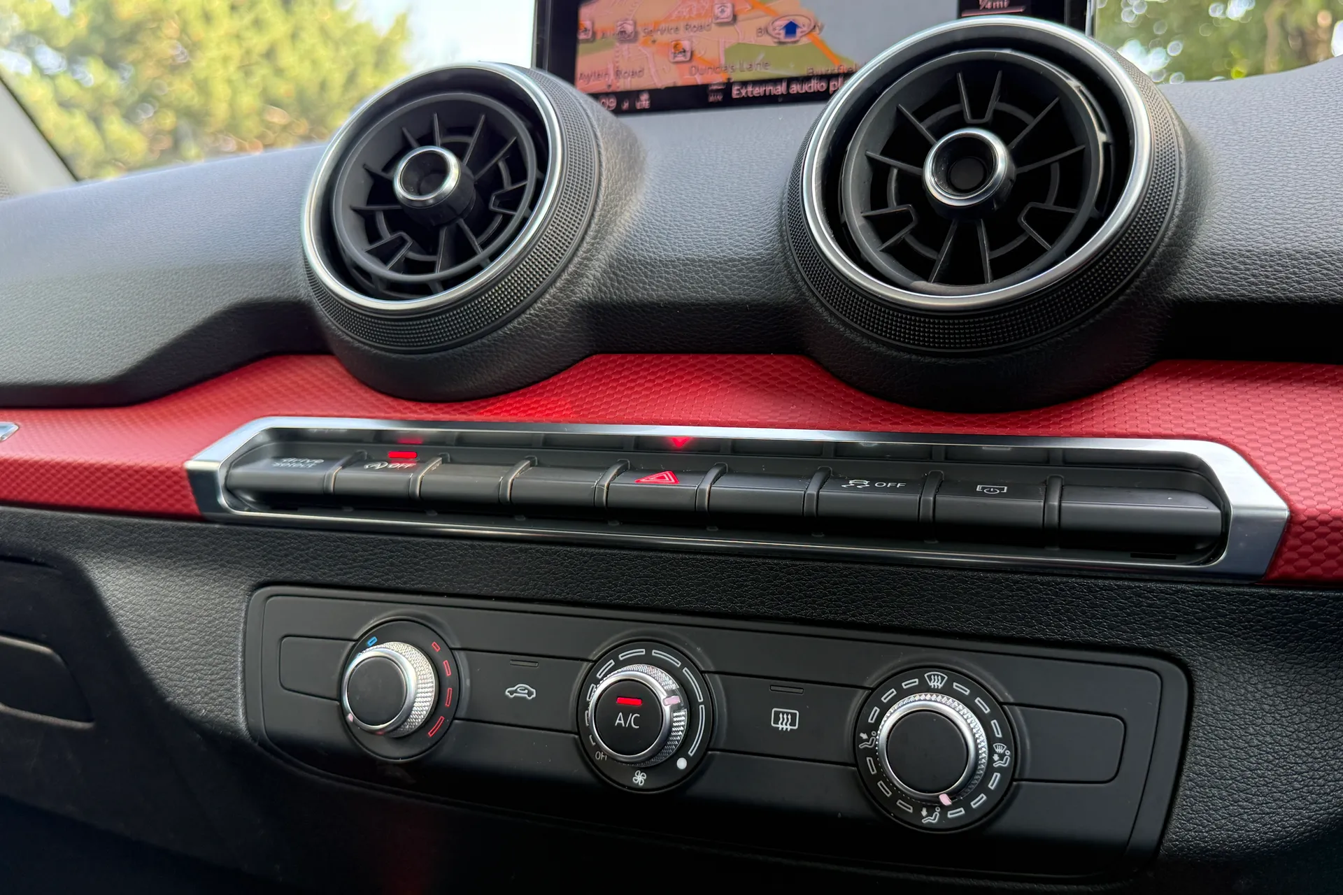 Audi Q2 thumbnail image number 24