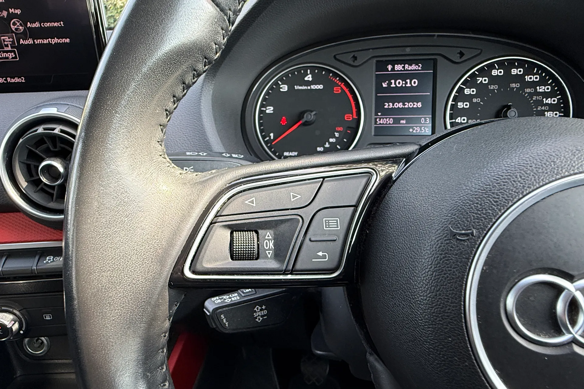 Audi Q2 thumbnail image number 35