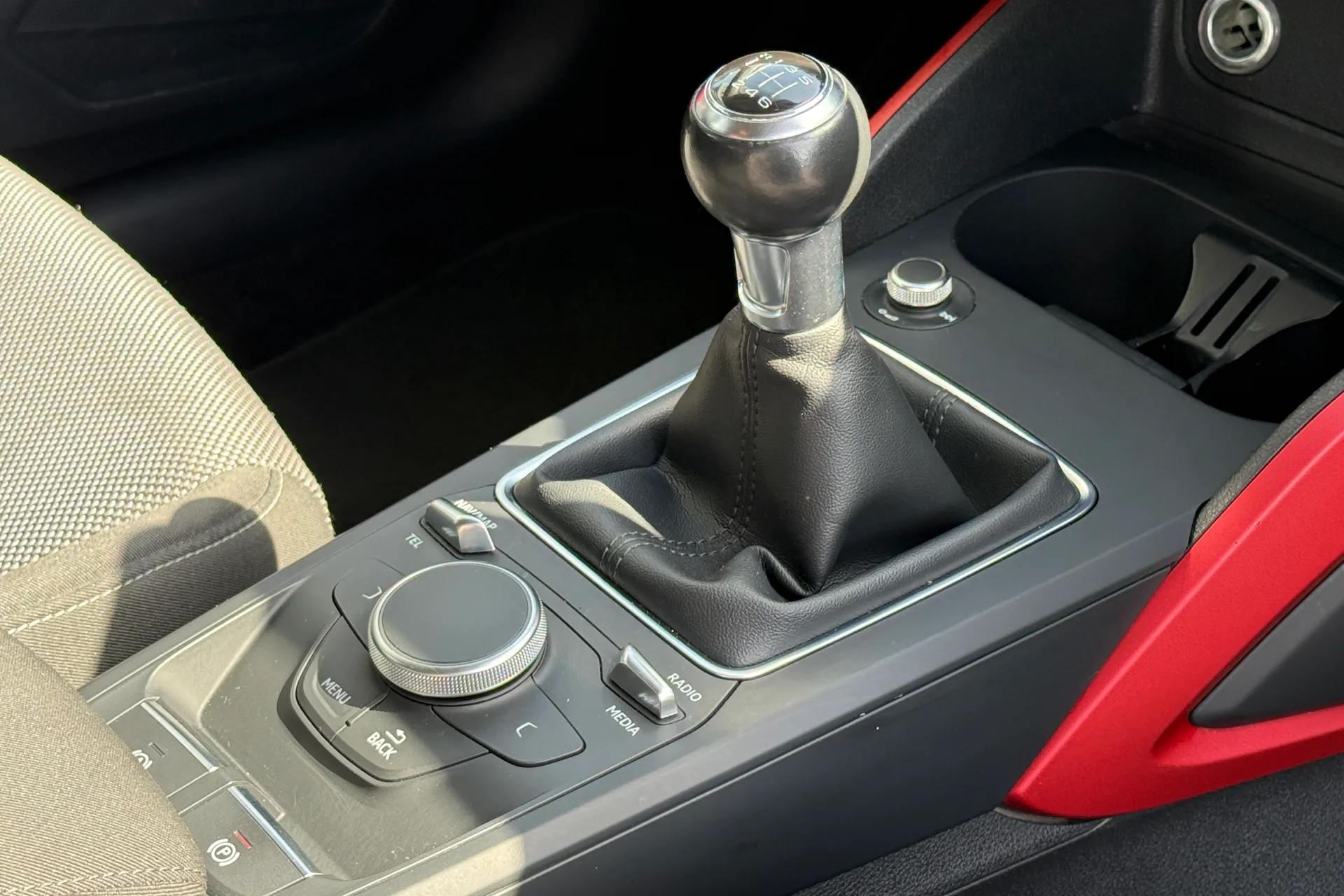 Audi Q2 thumbnail image number 19