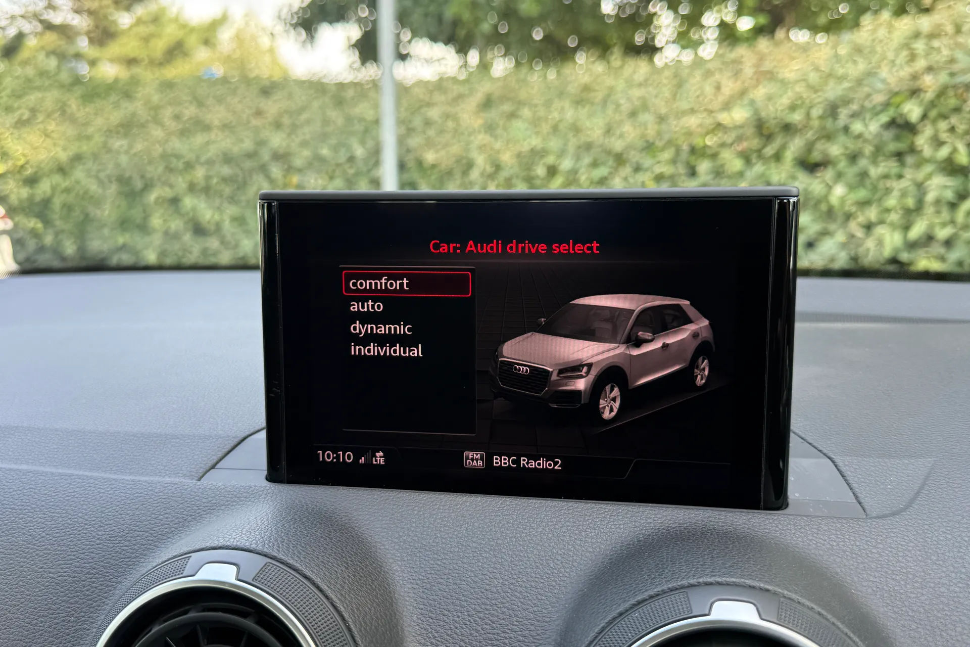 Audi Q2 thumbnail image number 12