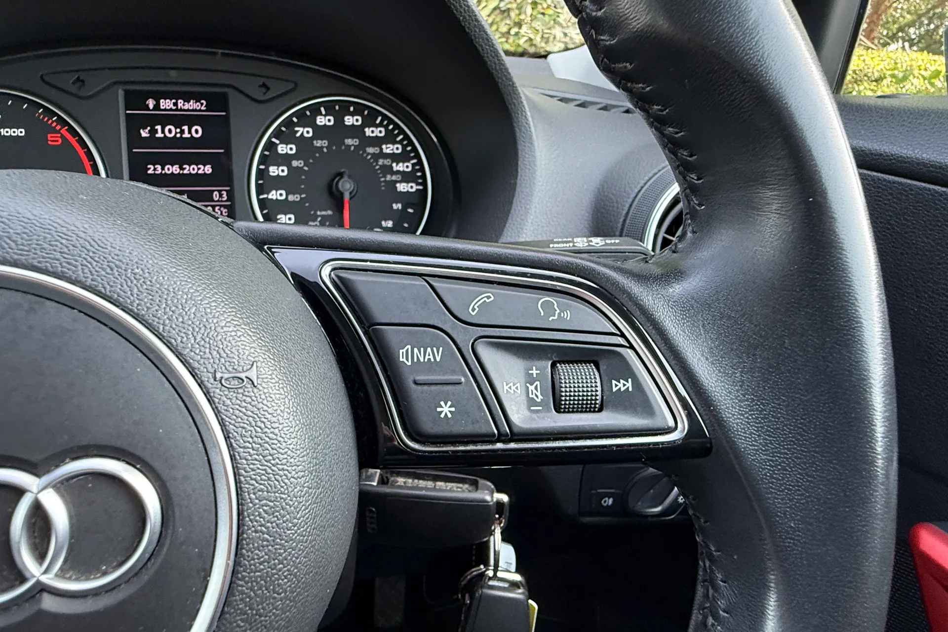 Audi Q2 thumbnail image number 36