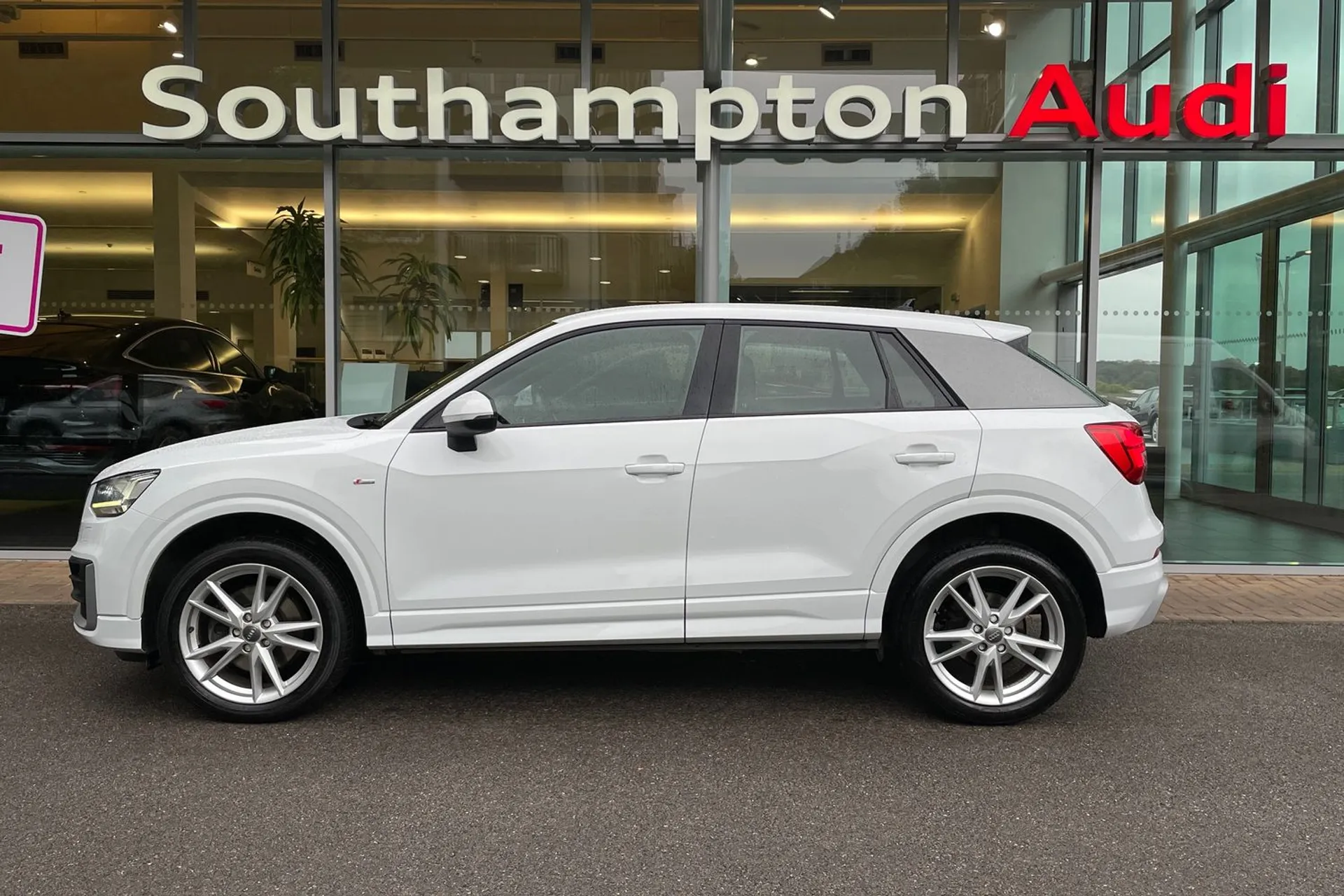 Audi Q2 thumbnail image number 8