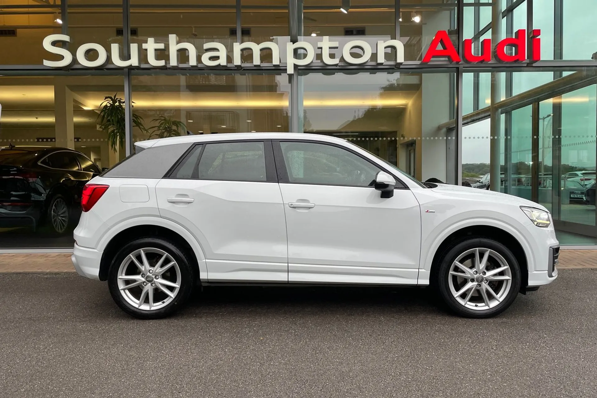 Audi Q2 thumbnail image number 2