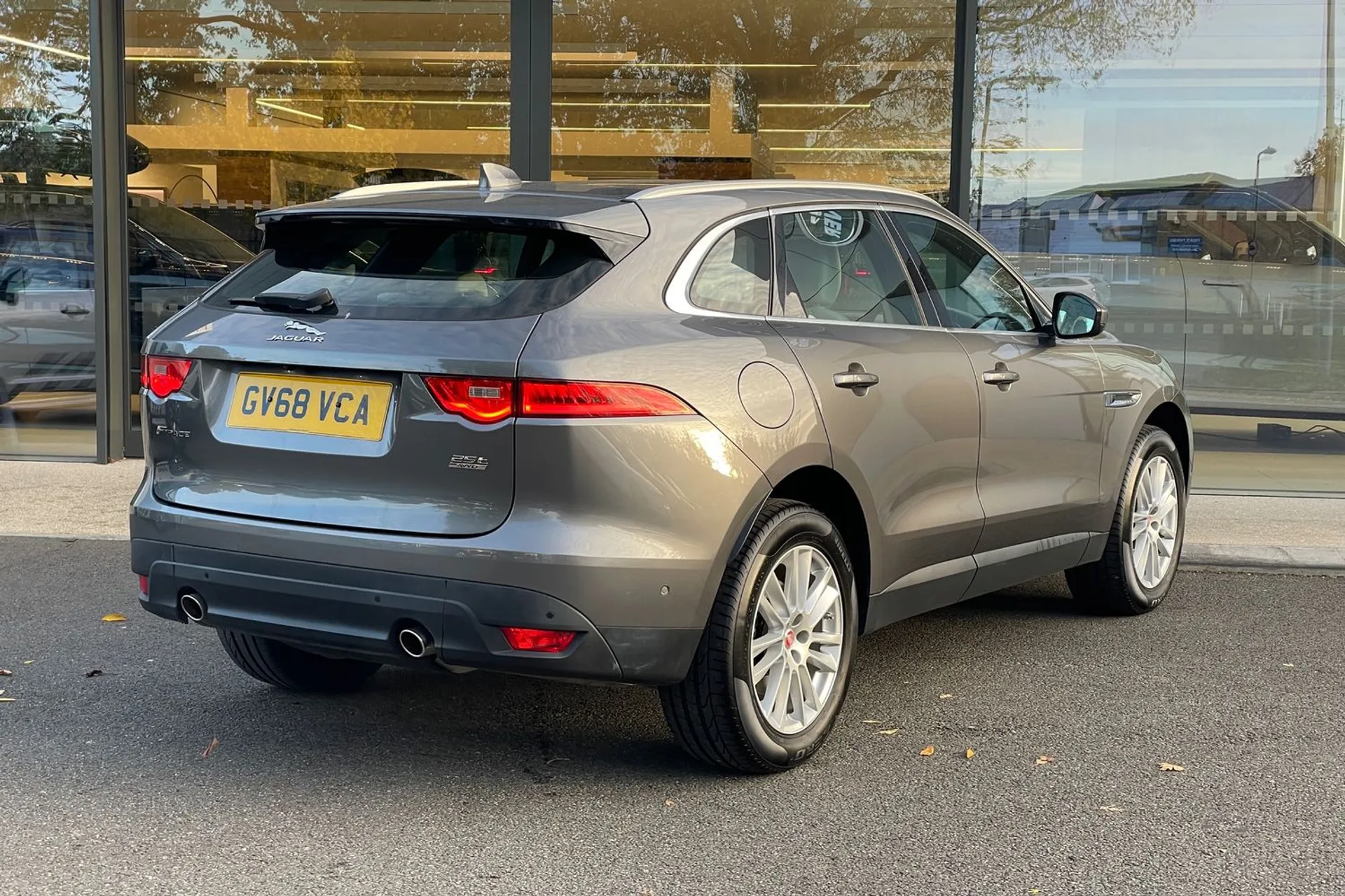 Jaguar F-PACE thumbnail image number 7