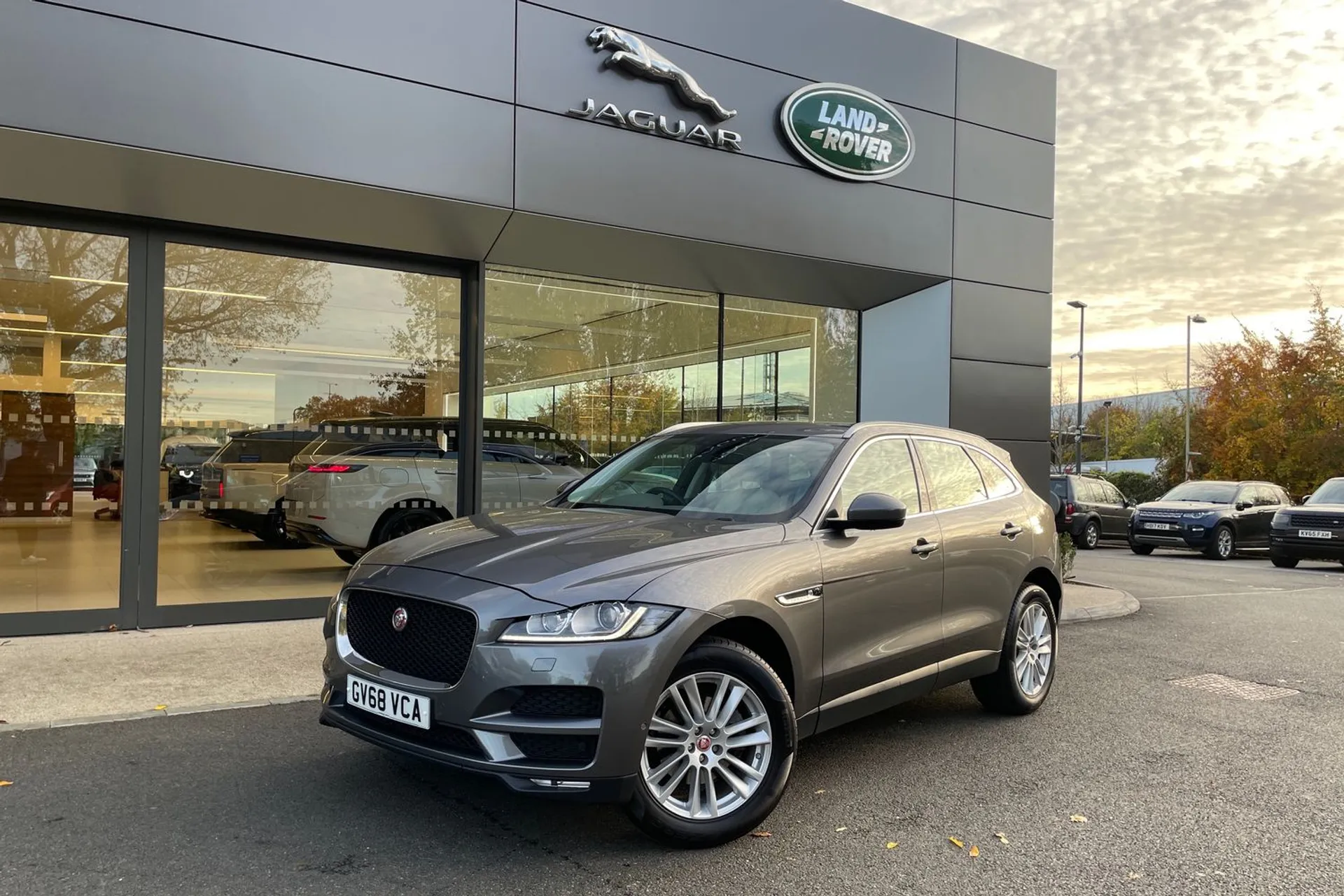 Jaguar F-PACE thumbnail image number 28