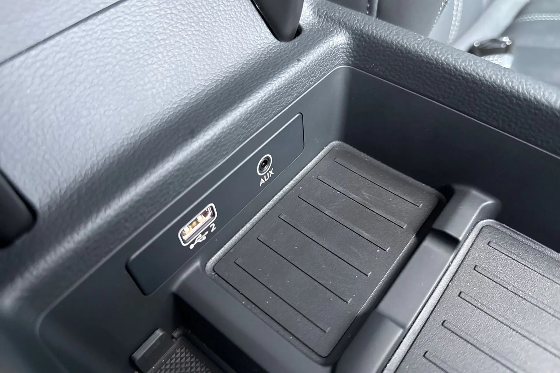 Audi A4 thumbnail image number 36