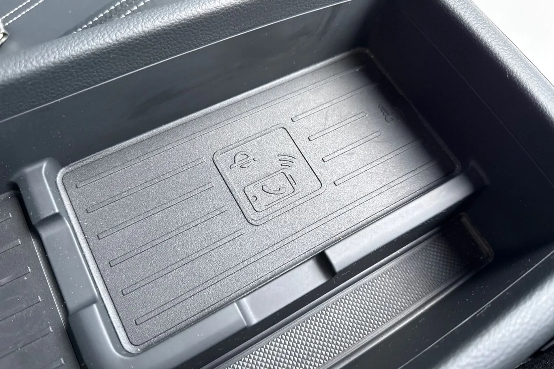 Audi A4 thumbnail image number 16