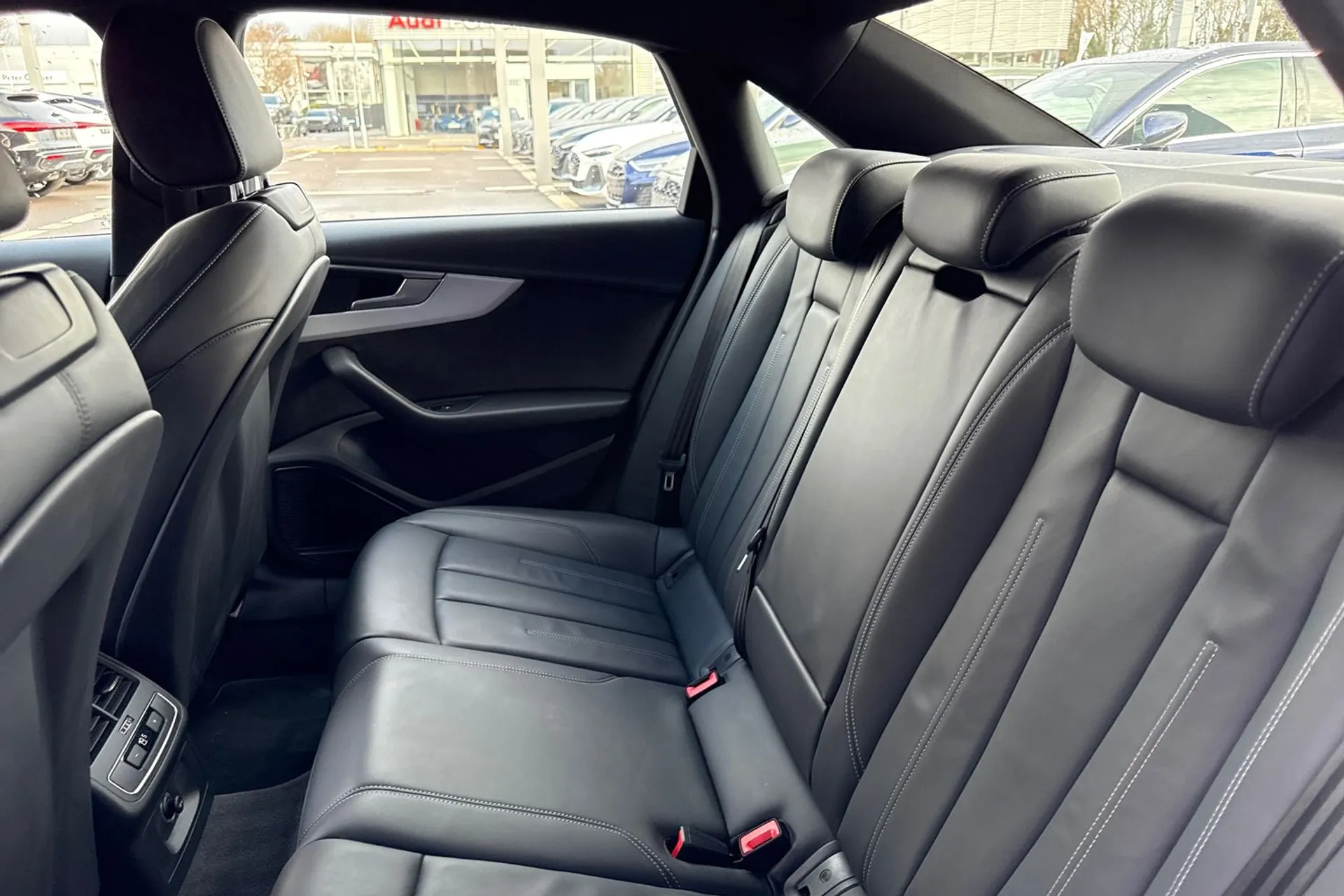 Audi A4 thumbnail image number 42