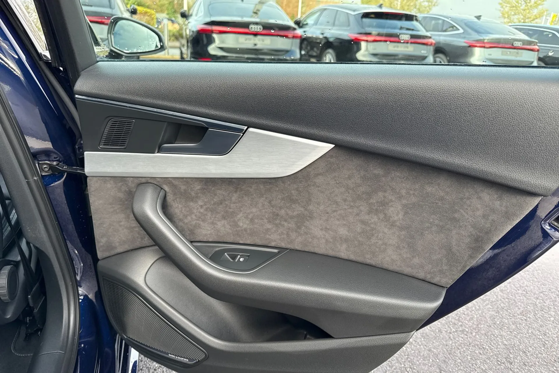 Audi A4 thumbnail image number 23