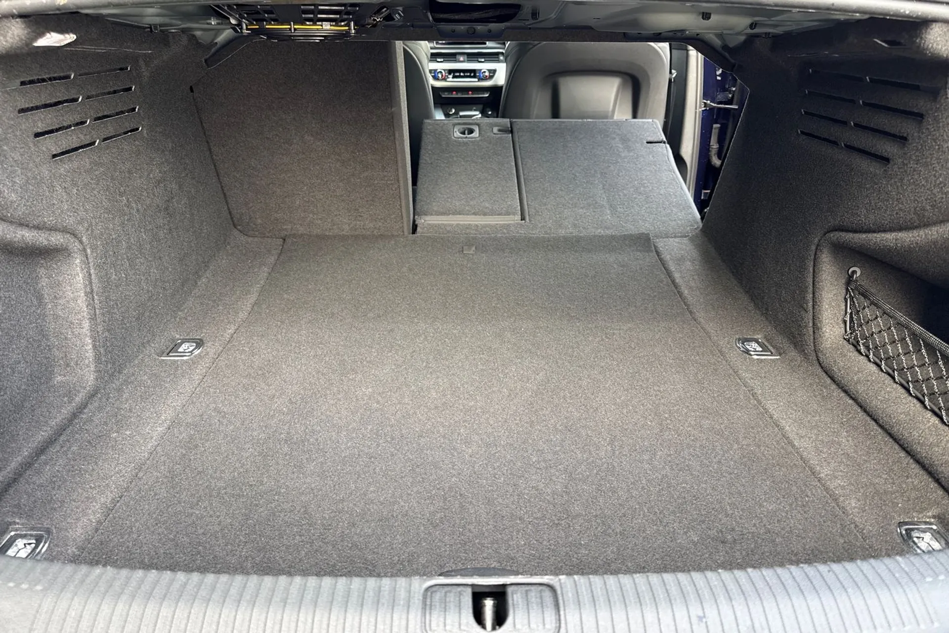 Audi A4 thumbnail image number 29