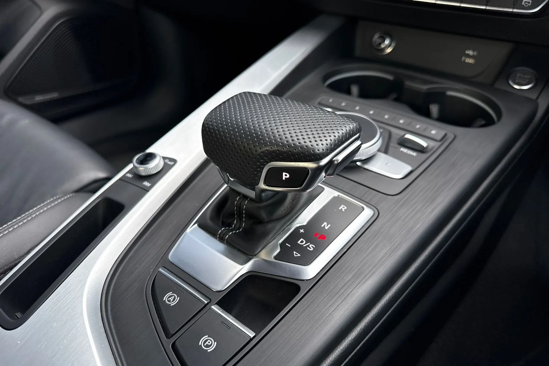 Audi A4 thumbnail image number 30